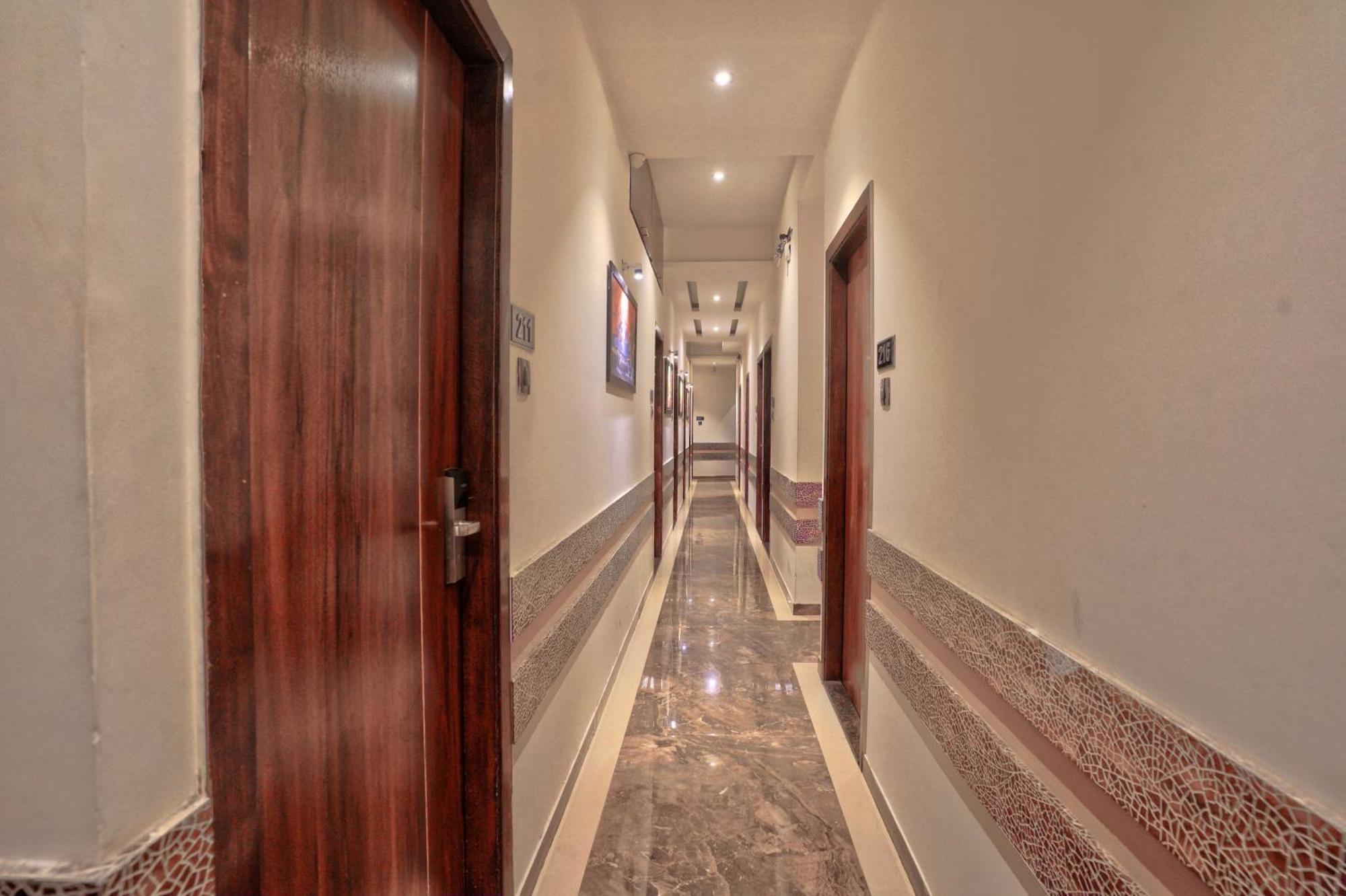 Hotel Meriton Buisness International Airport T-2