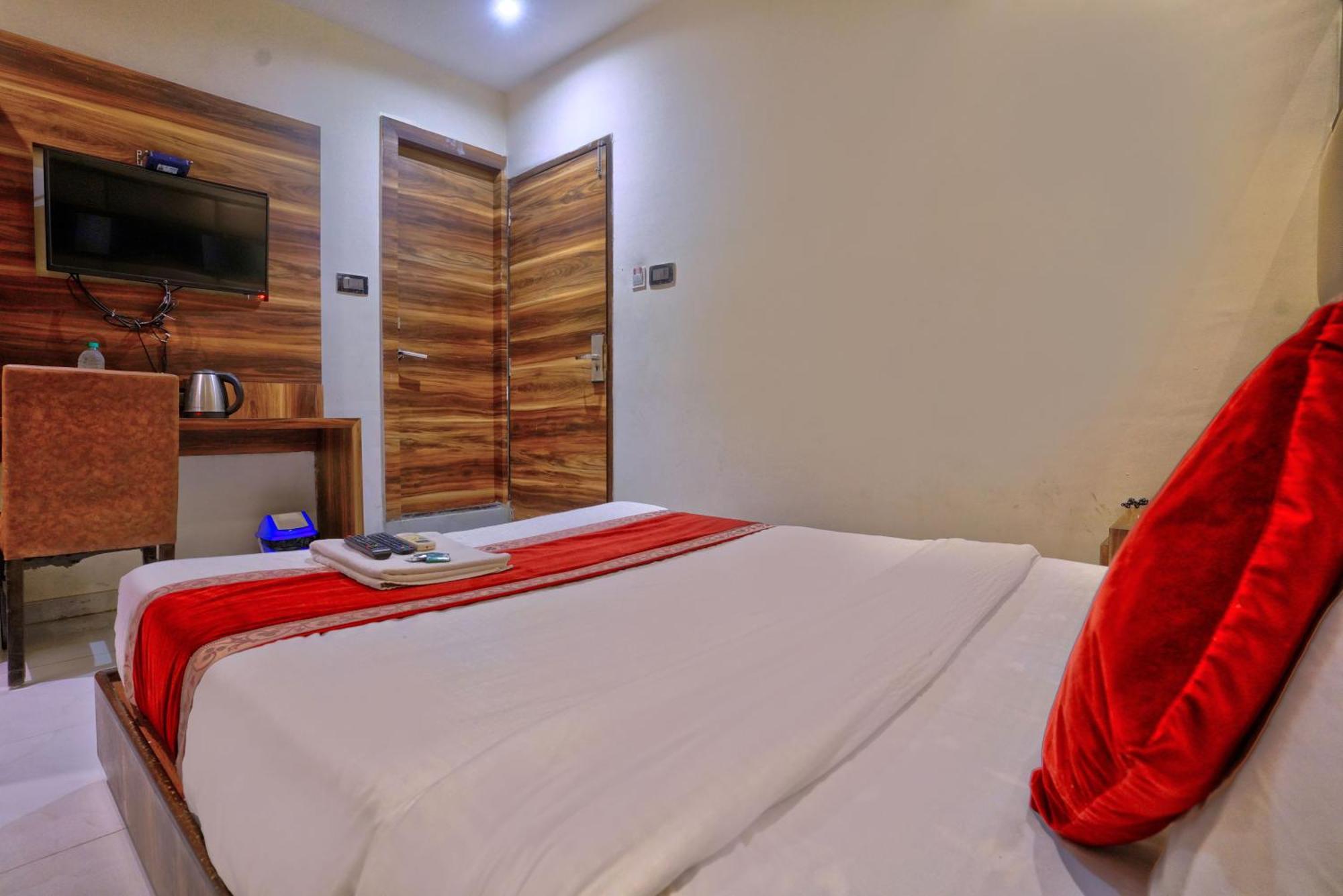 Meriton Buisness International Airport T-2 Hotel 2*