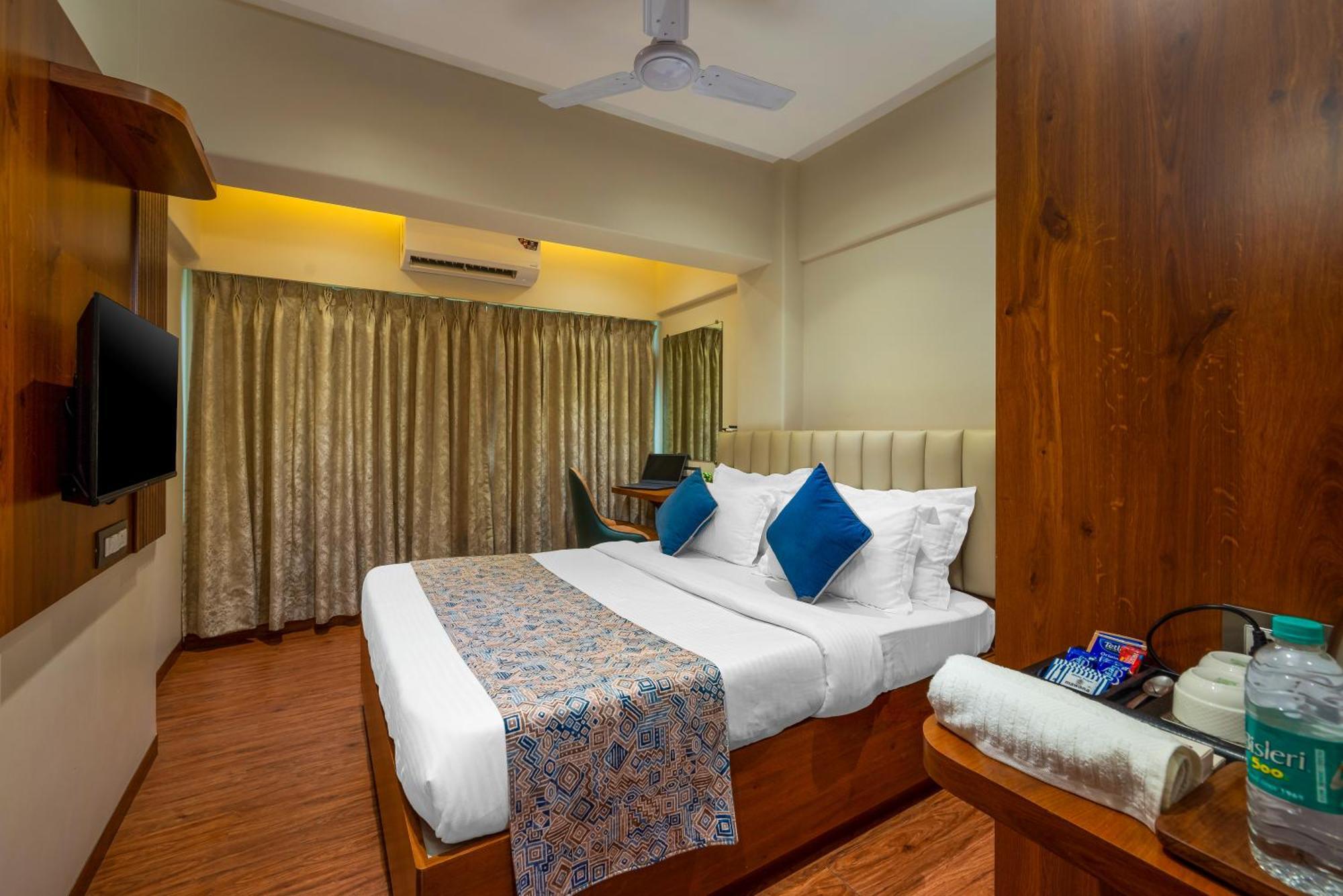 Kalpana Palace, Hotel