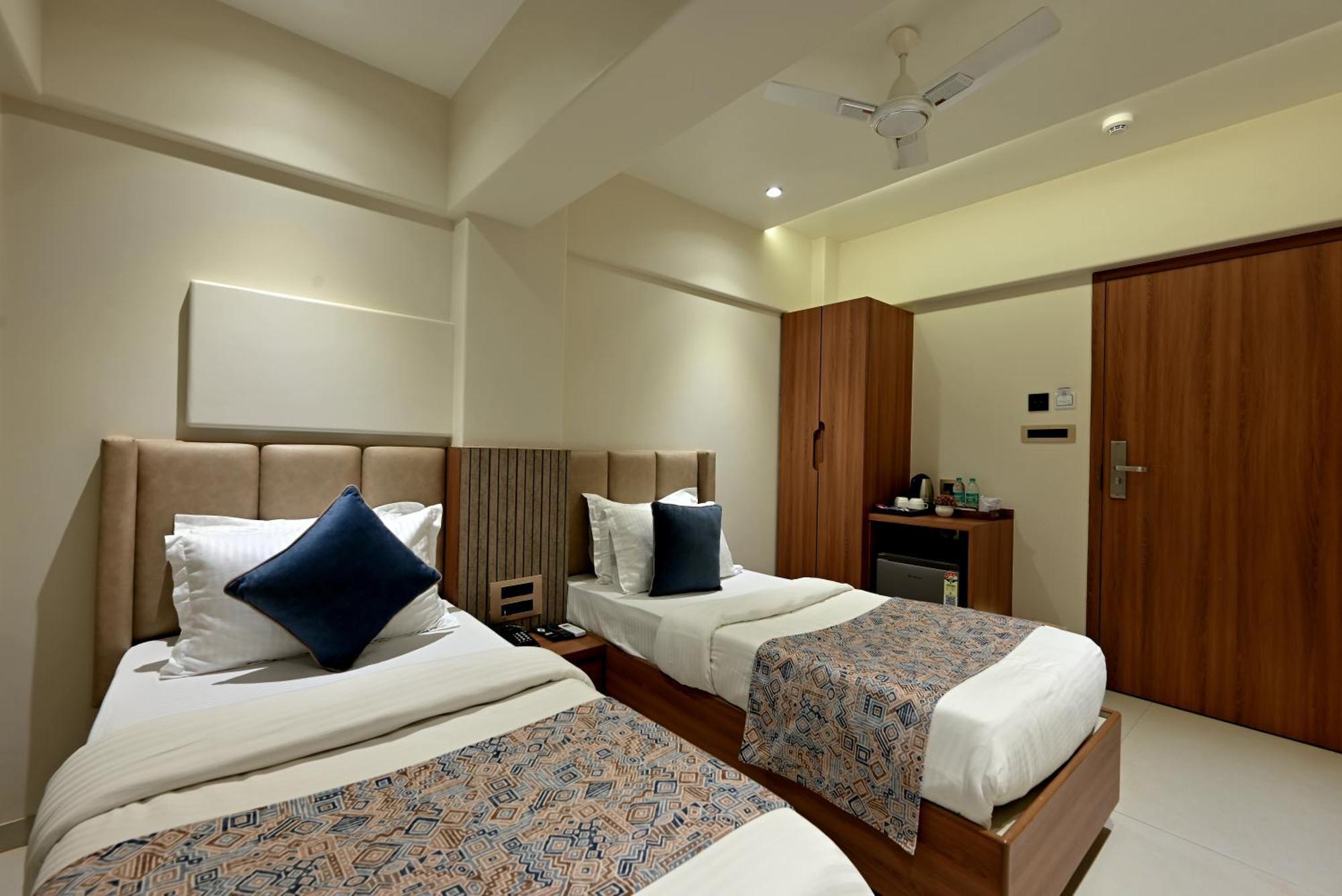 Kalpana Palace, Hotel Mumbai