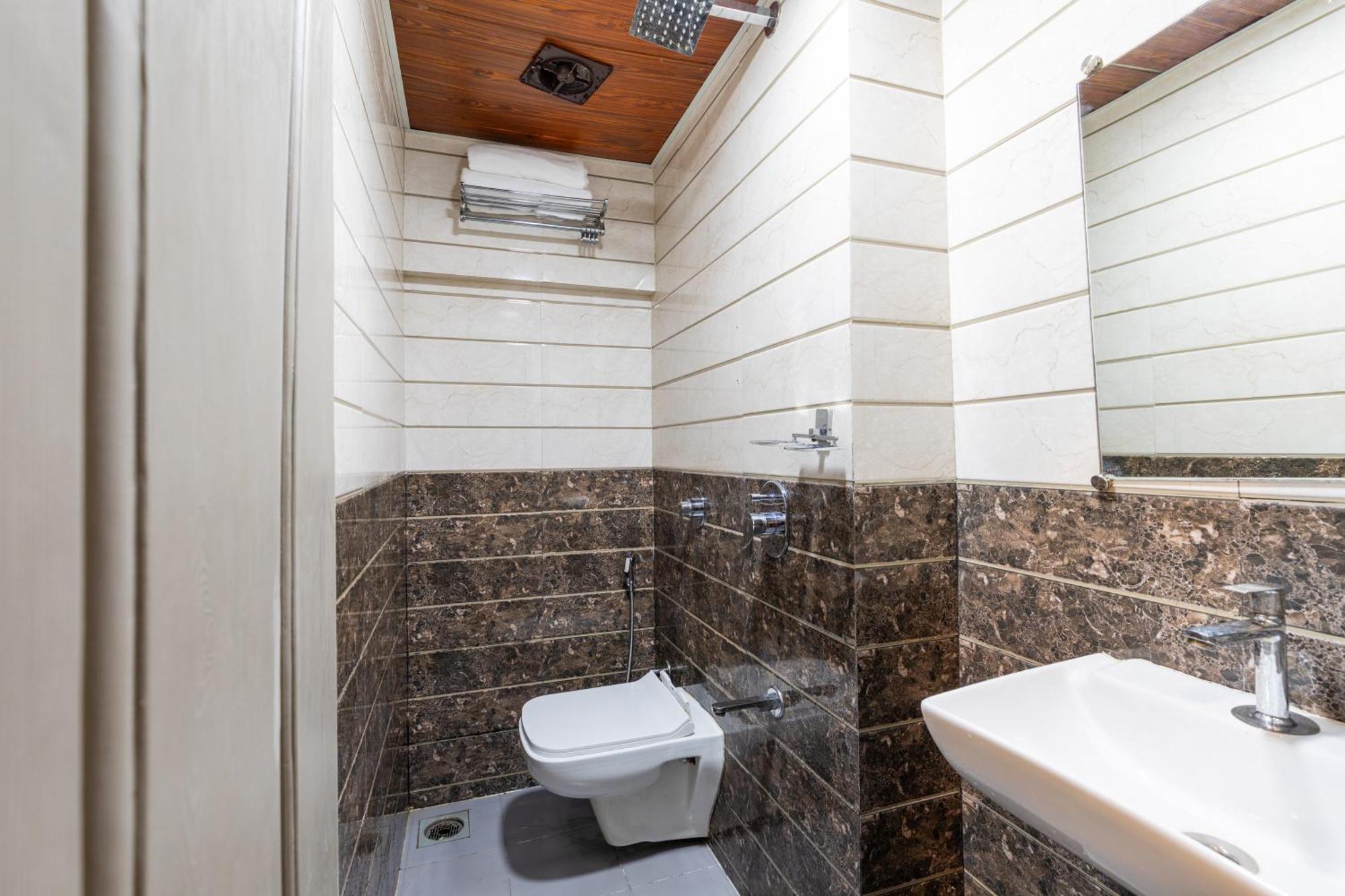 De Classico -lokhandwala *