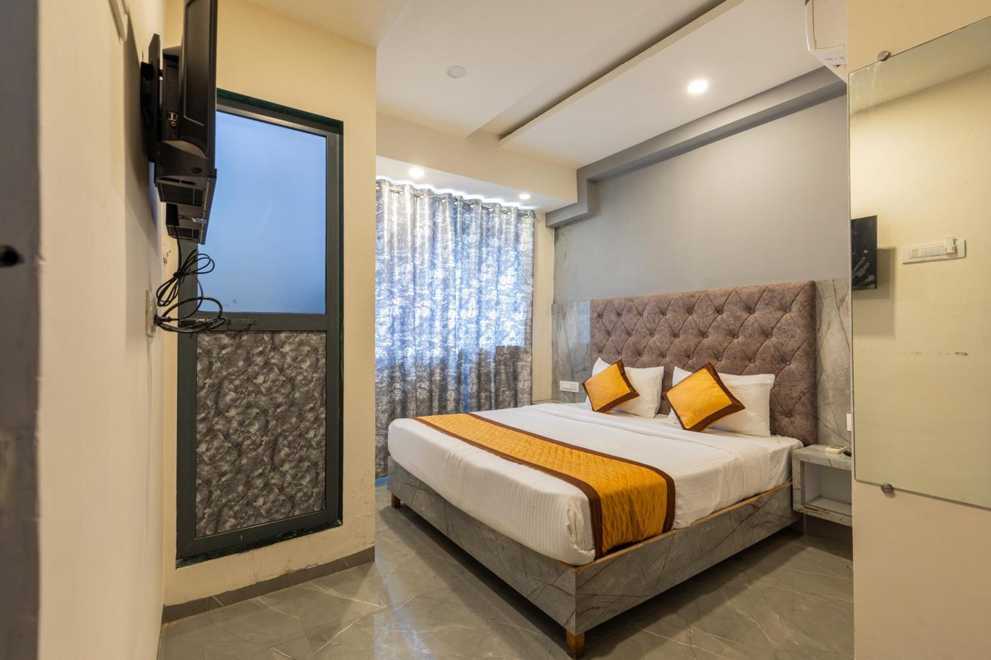 De Classico -lokhandwala Mumbai