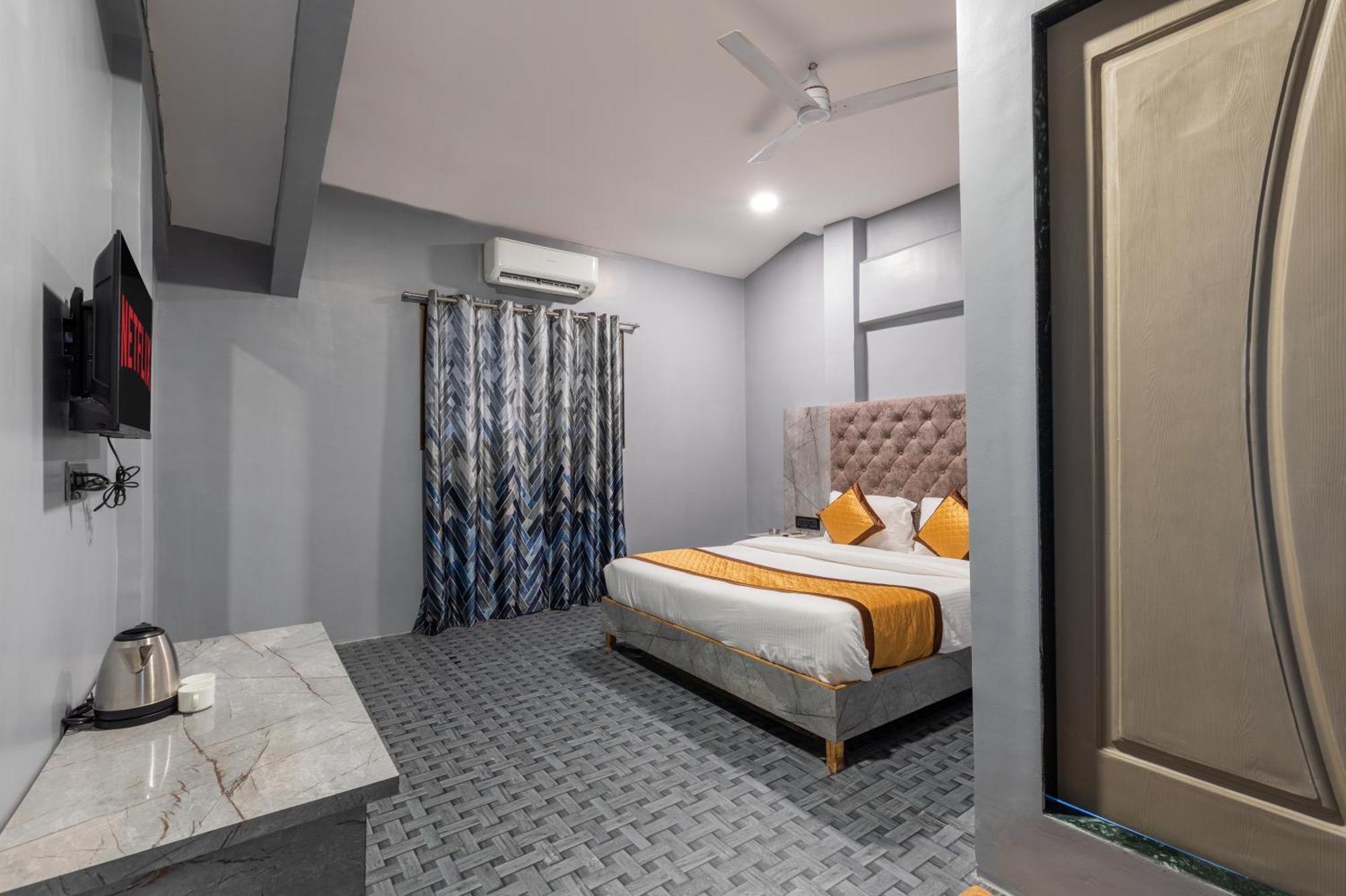 De Classico -lokhandwala *