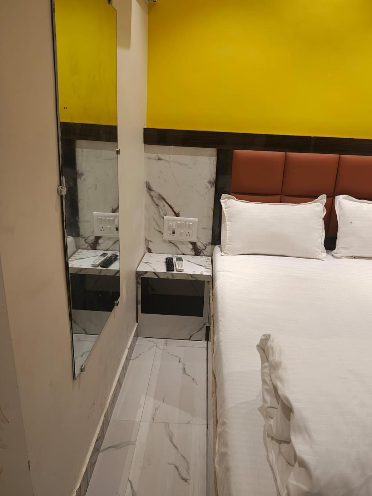 Rishi Palace Ashlfa Metro Hotel Mumbai