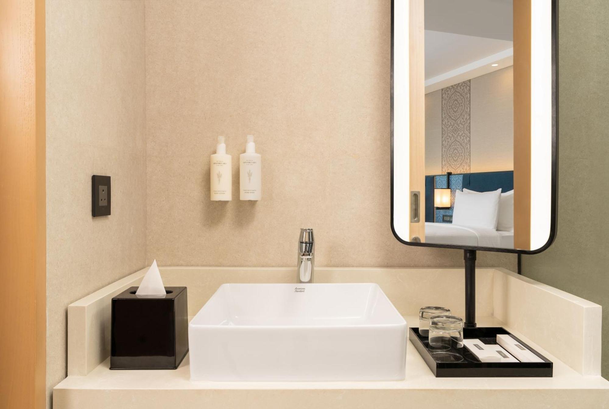 Hilton Garden International Airport