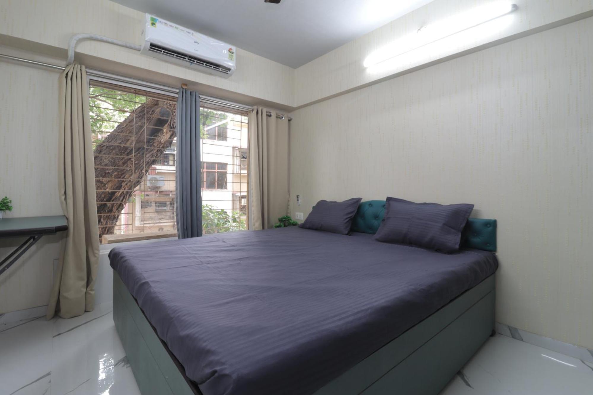 Pinaki Parle West Apartment *