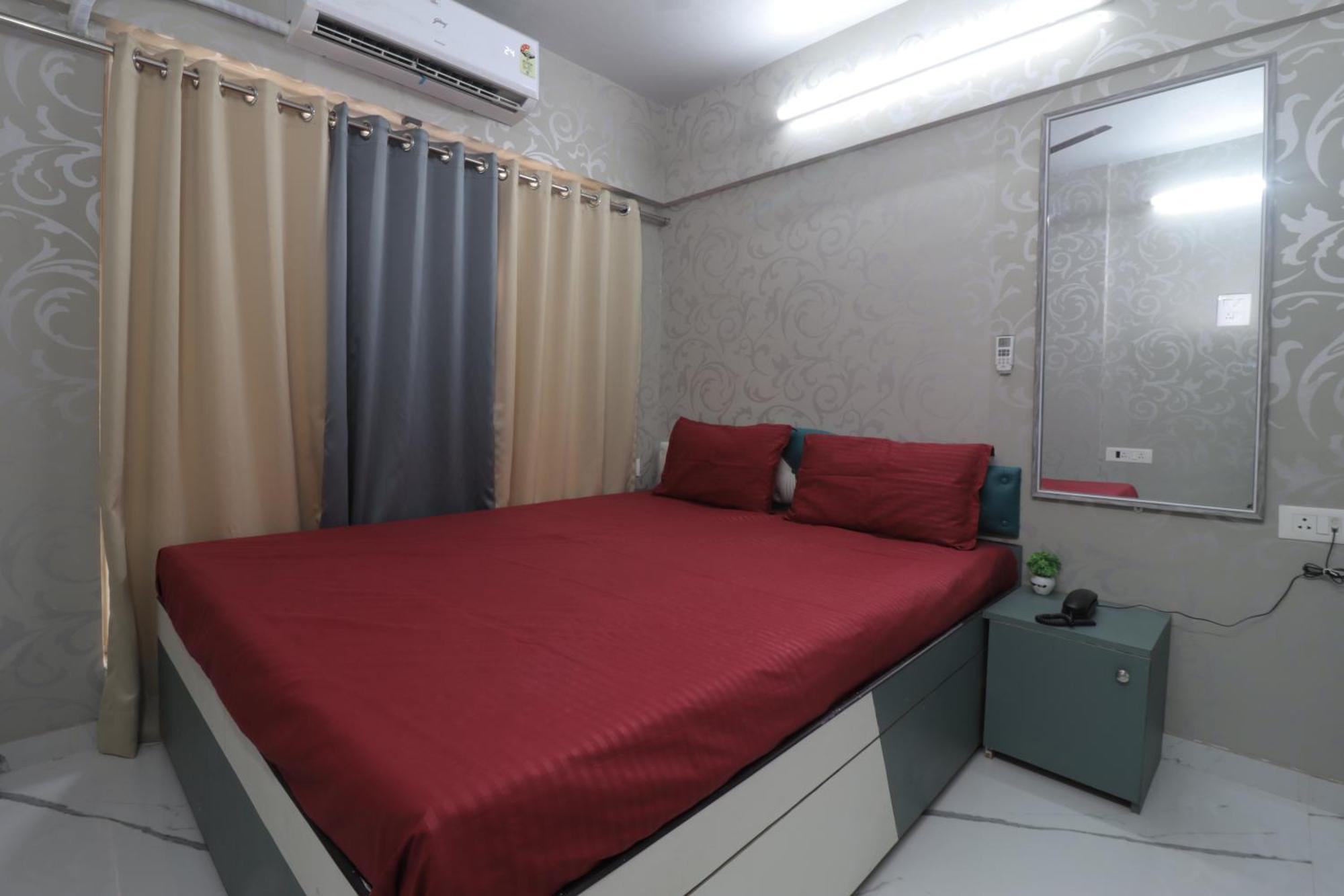 Apartment Pinaki Parle West