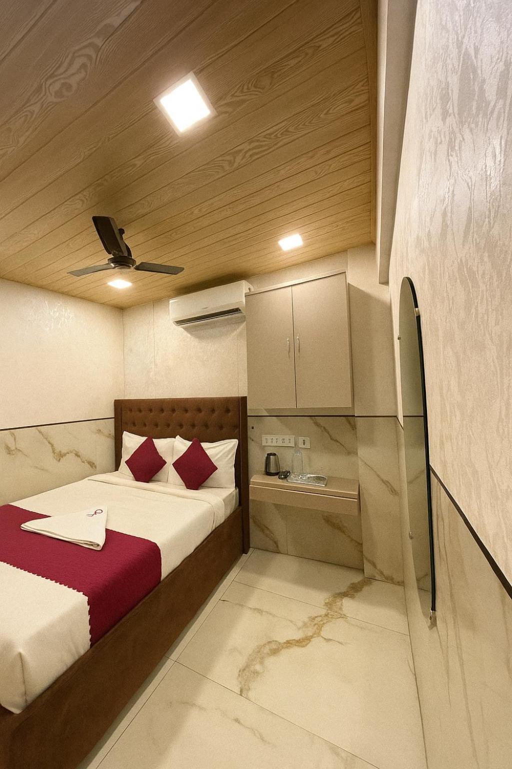 Hotel Newyork By Stayzy