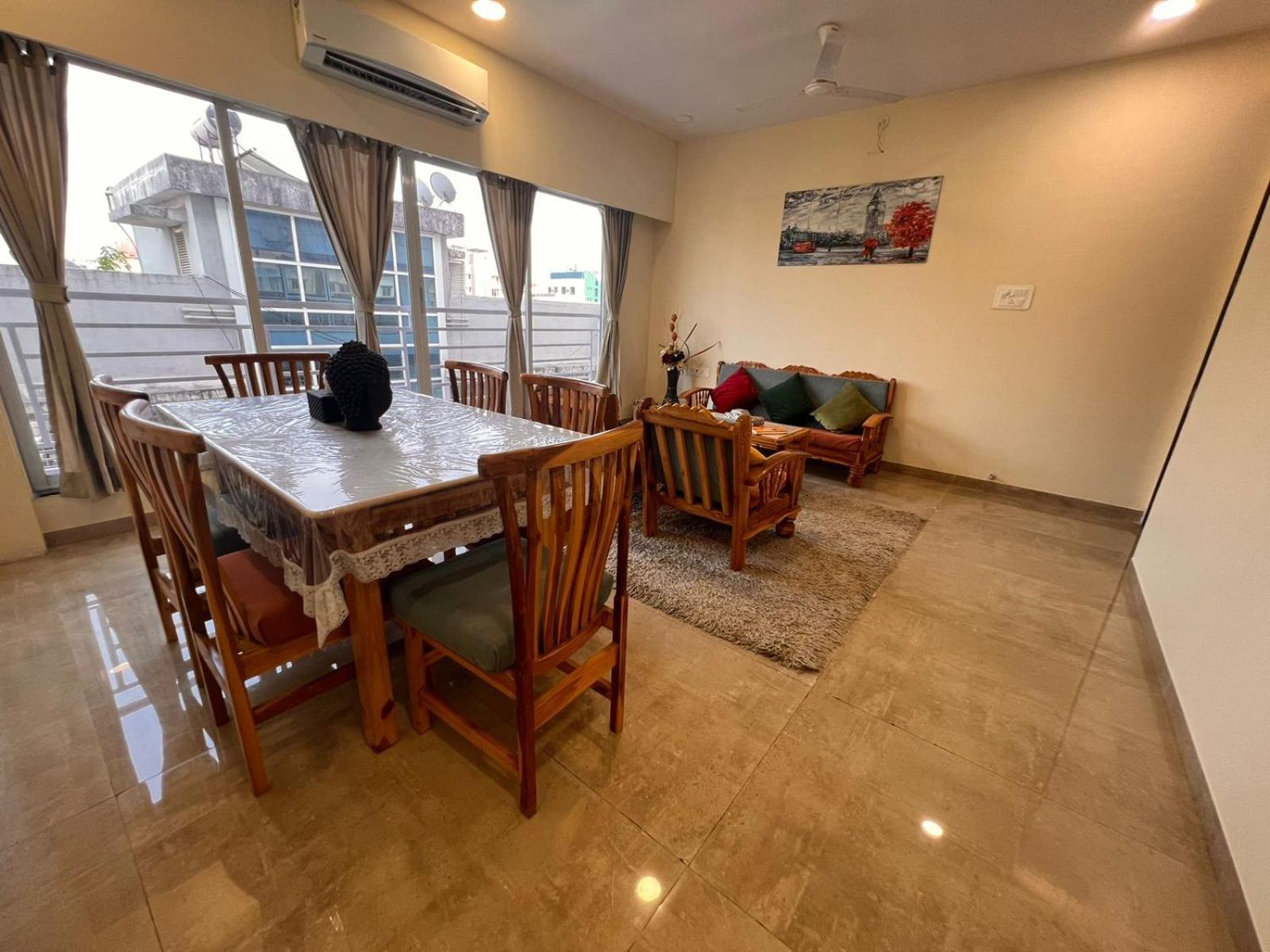 Pinaki Comfort Malad - Near Nesco & Oberoi Mall Hotel 3*