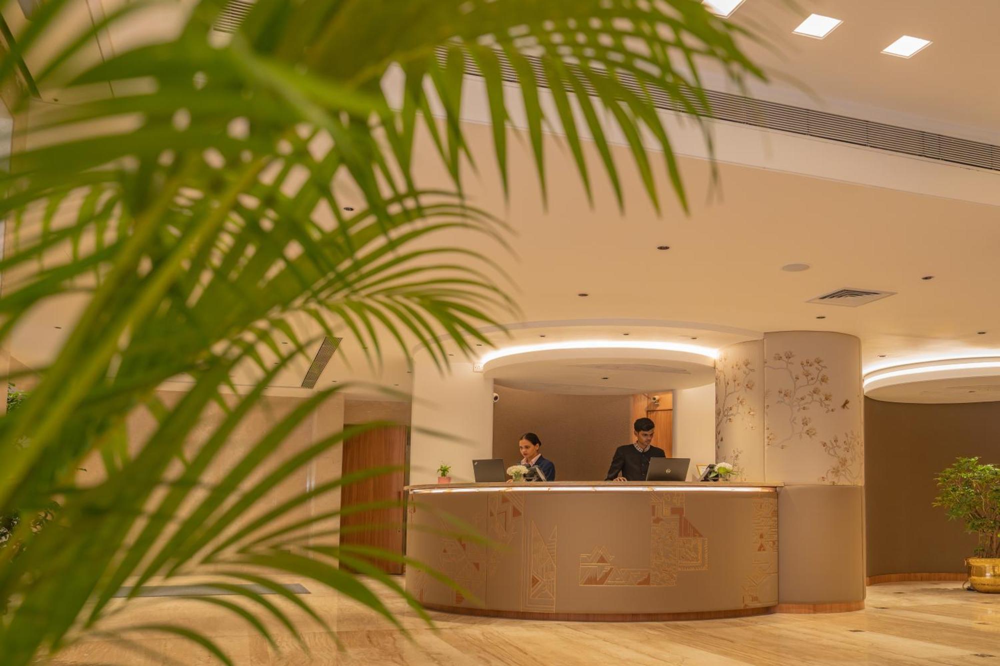 Kohinoor Continental, Airport 4*