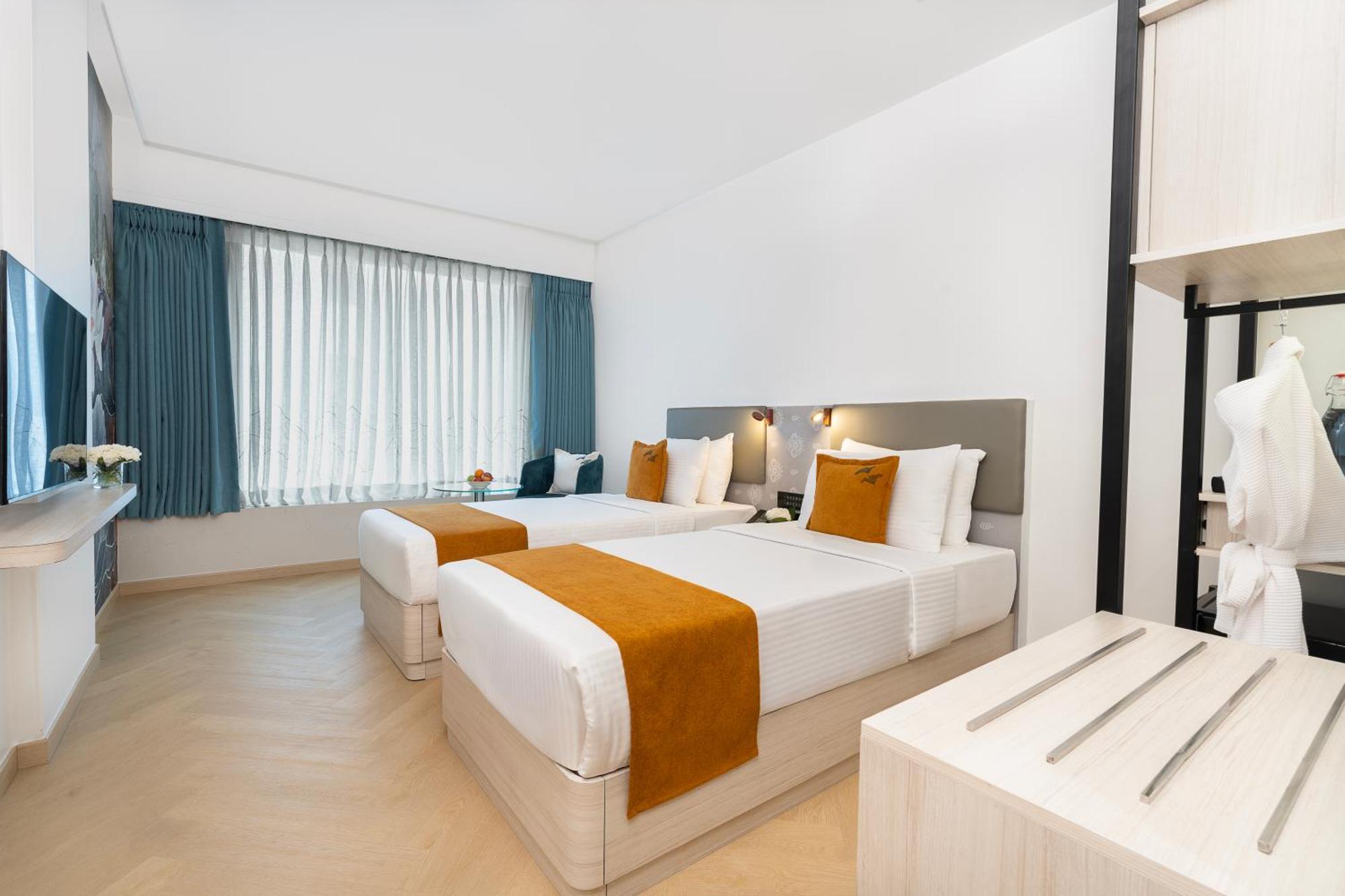 Kohinoor Continental, Airport