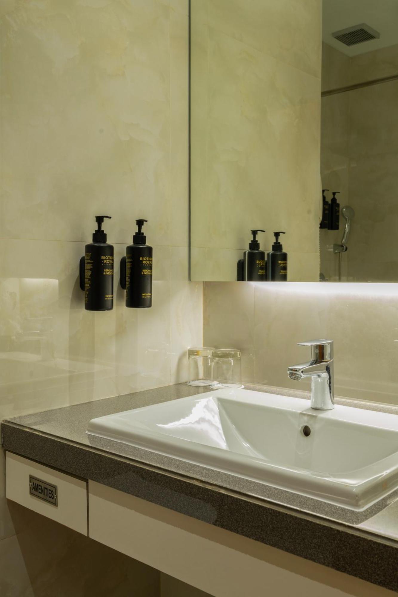 Kohinoor Continental, Airport Mumbai