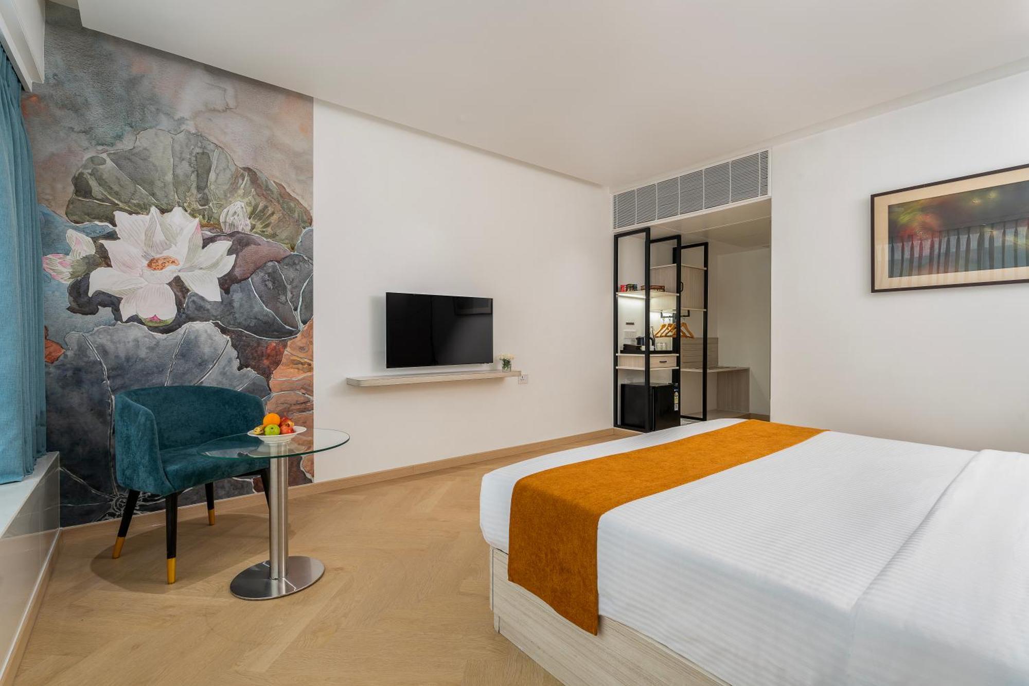 Hotel Kohinoor Continental, Airport