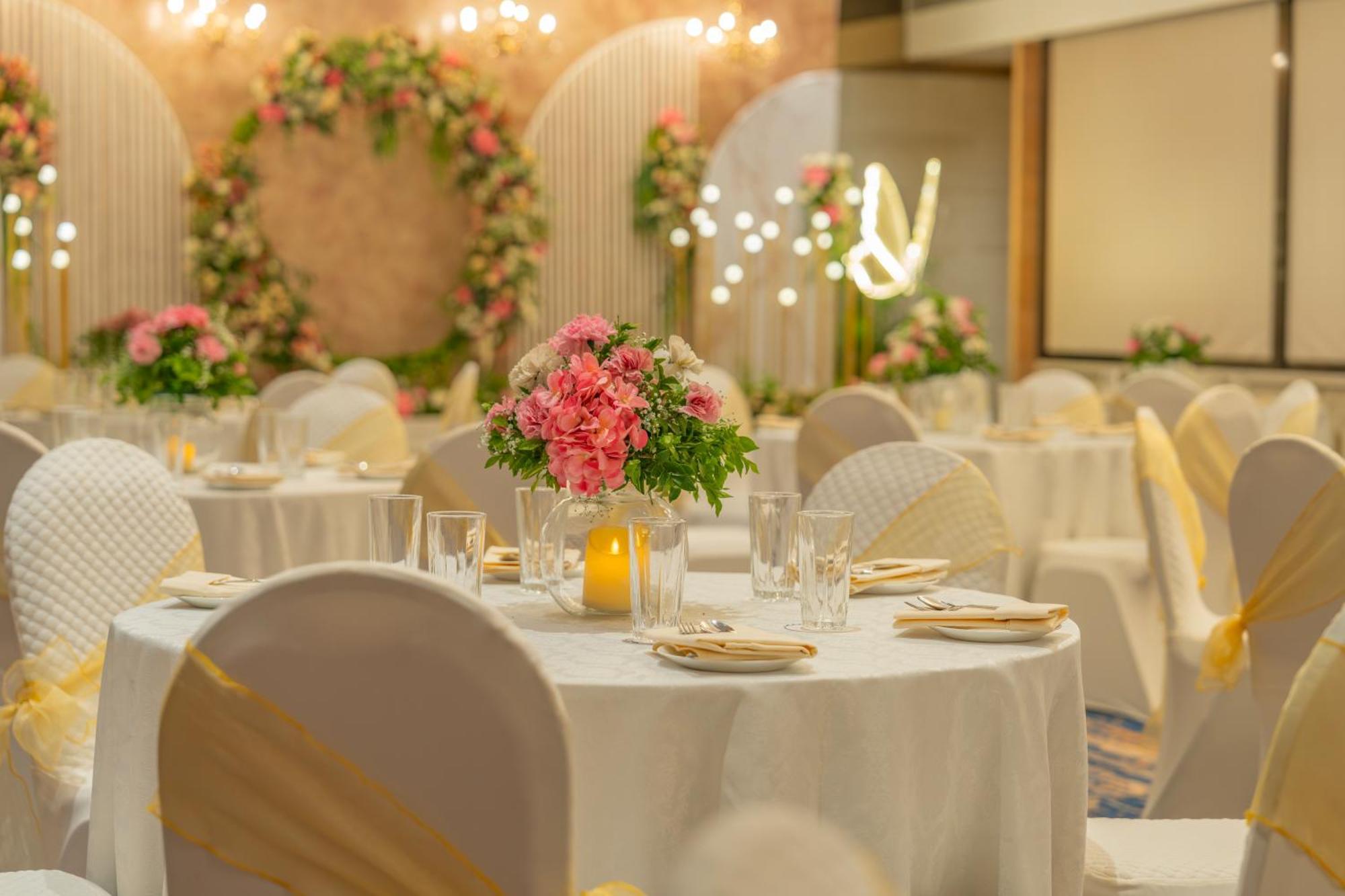 Kohinoor Continental, Airport Hotel 4*