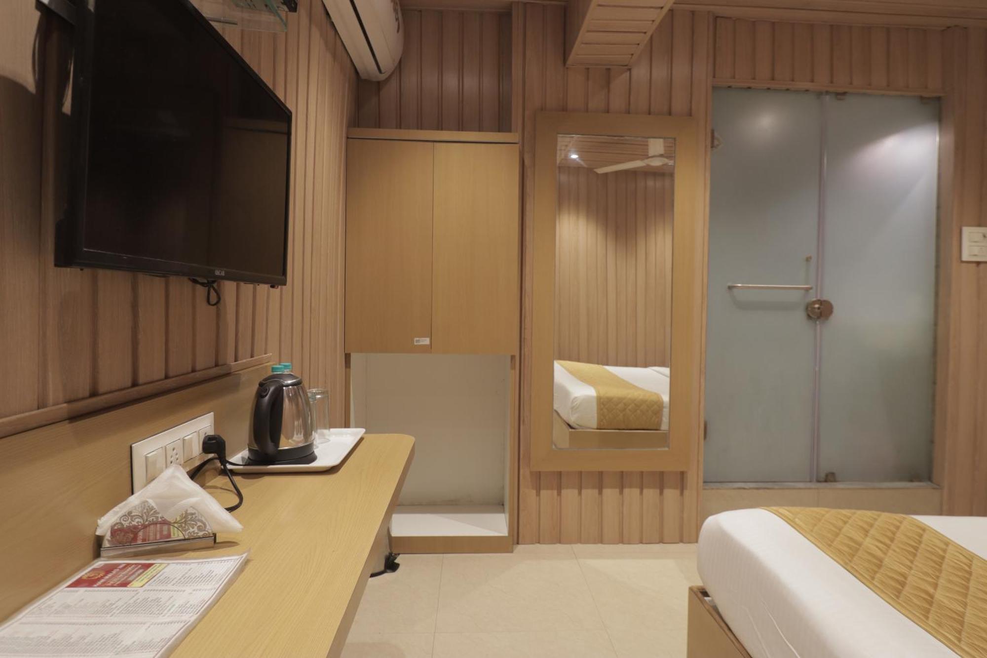 Malad Opposite Malad Railway Station Hotel 3*