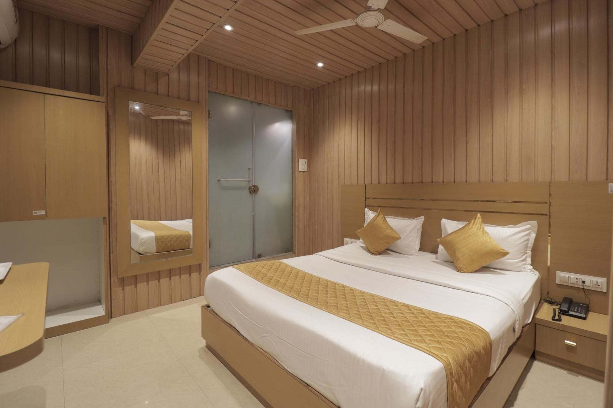 Malad Opposite Malad Railway Station Mumbai