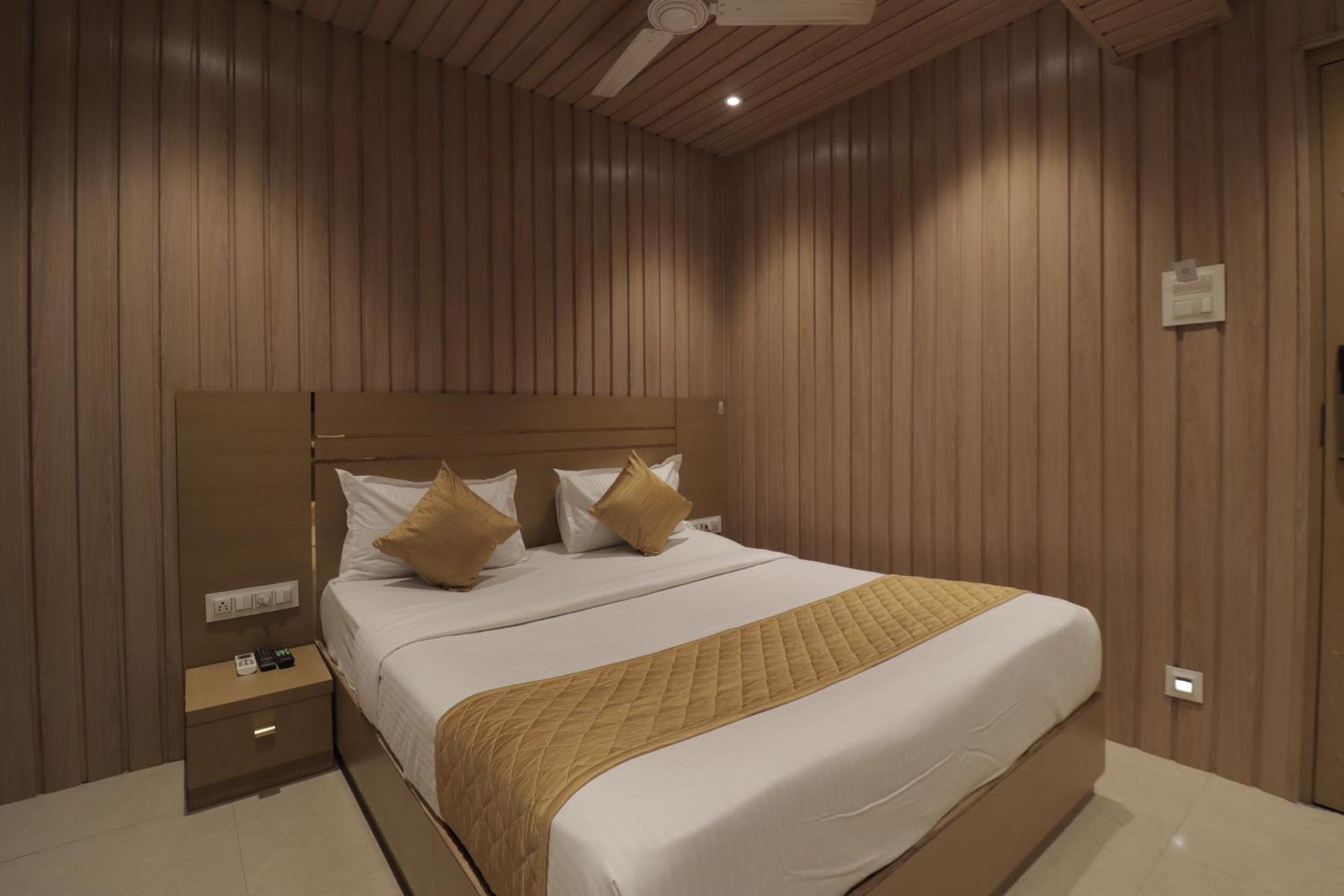 Malad Opposite Malad Railway Station