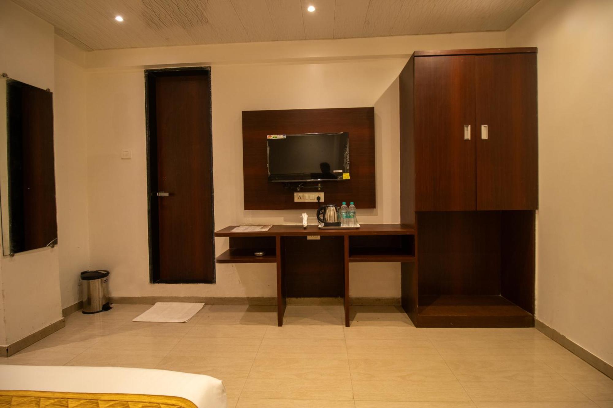 Hotel Malad Opposite Malad Railway Station Mumbai