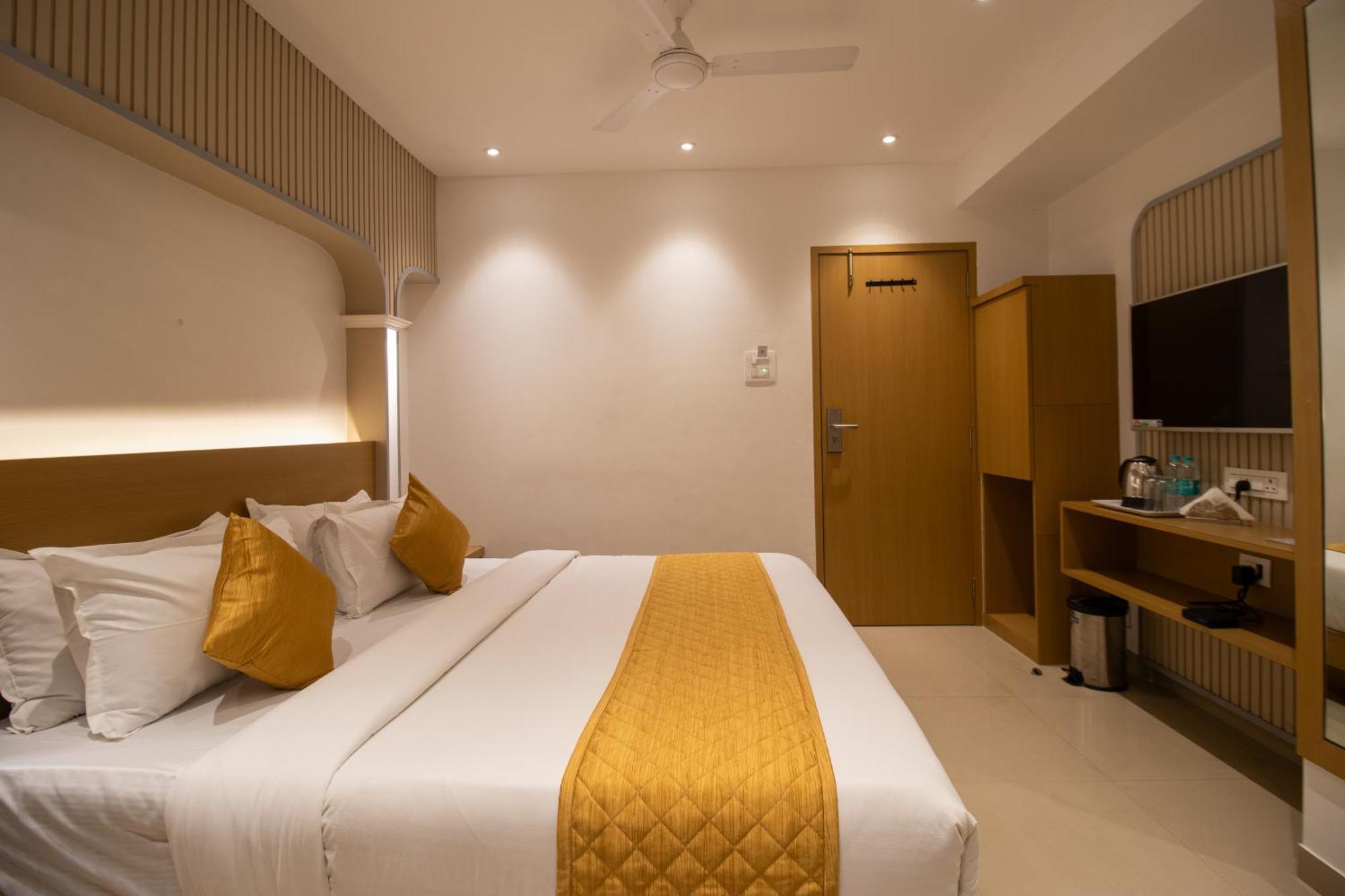 Hotel Malad Opposite Malad Railway Station