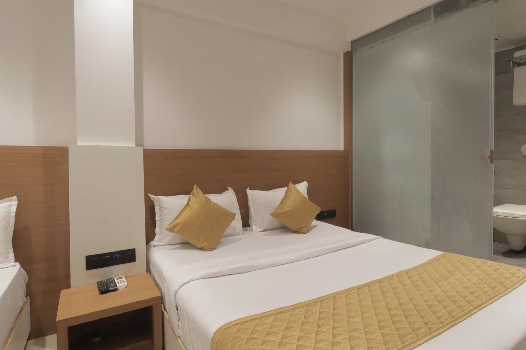 Hotel Malad Opposite Malad Railway Station 3*