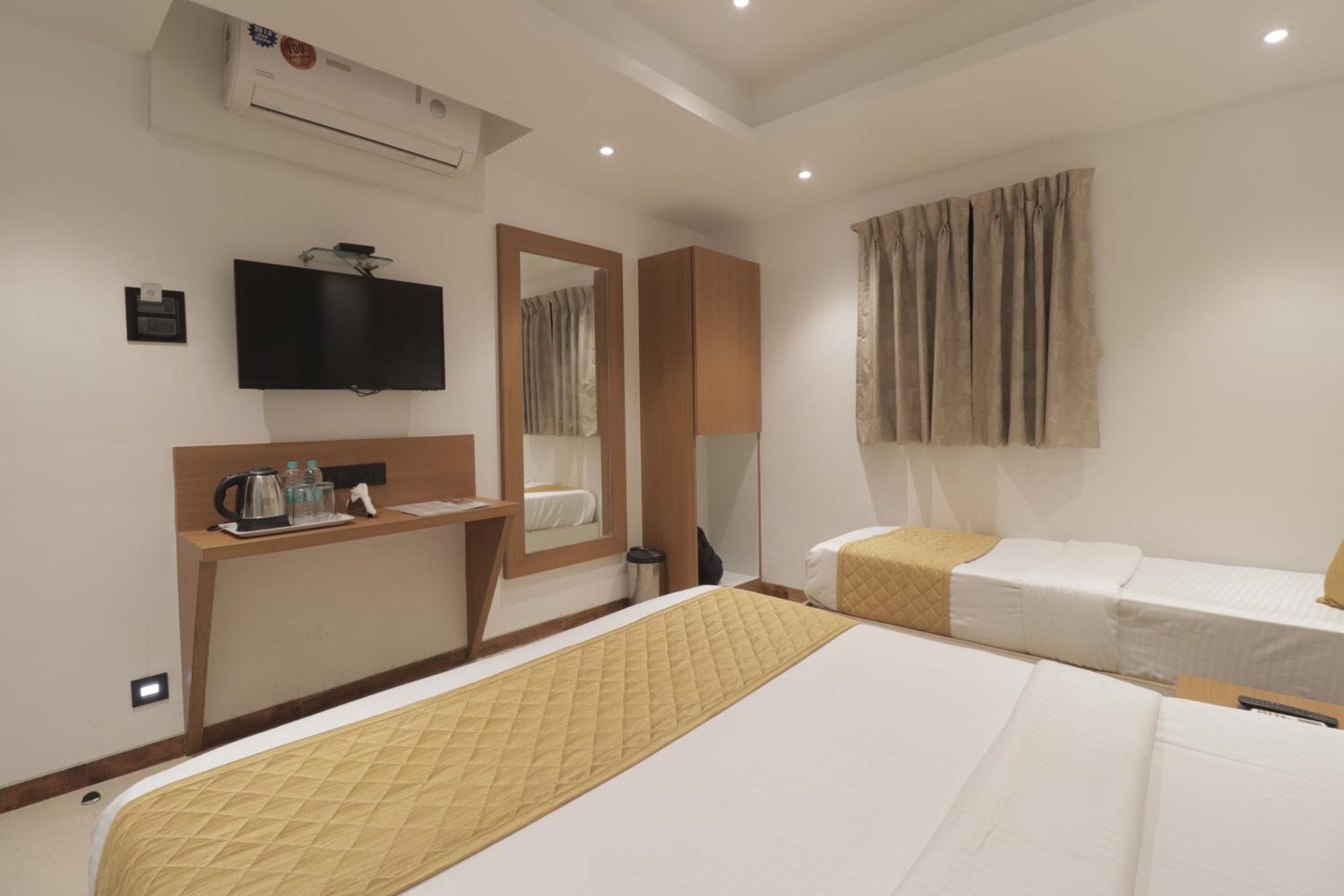 Malad Opposite Malad Railway Station 3* Mumbai