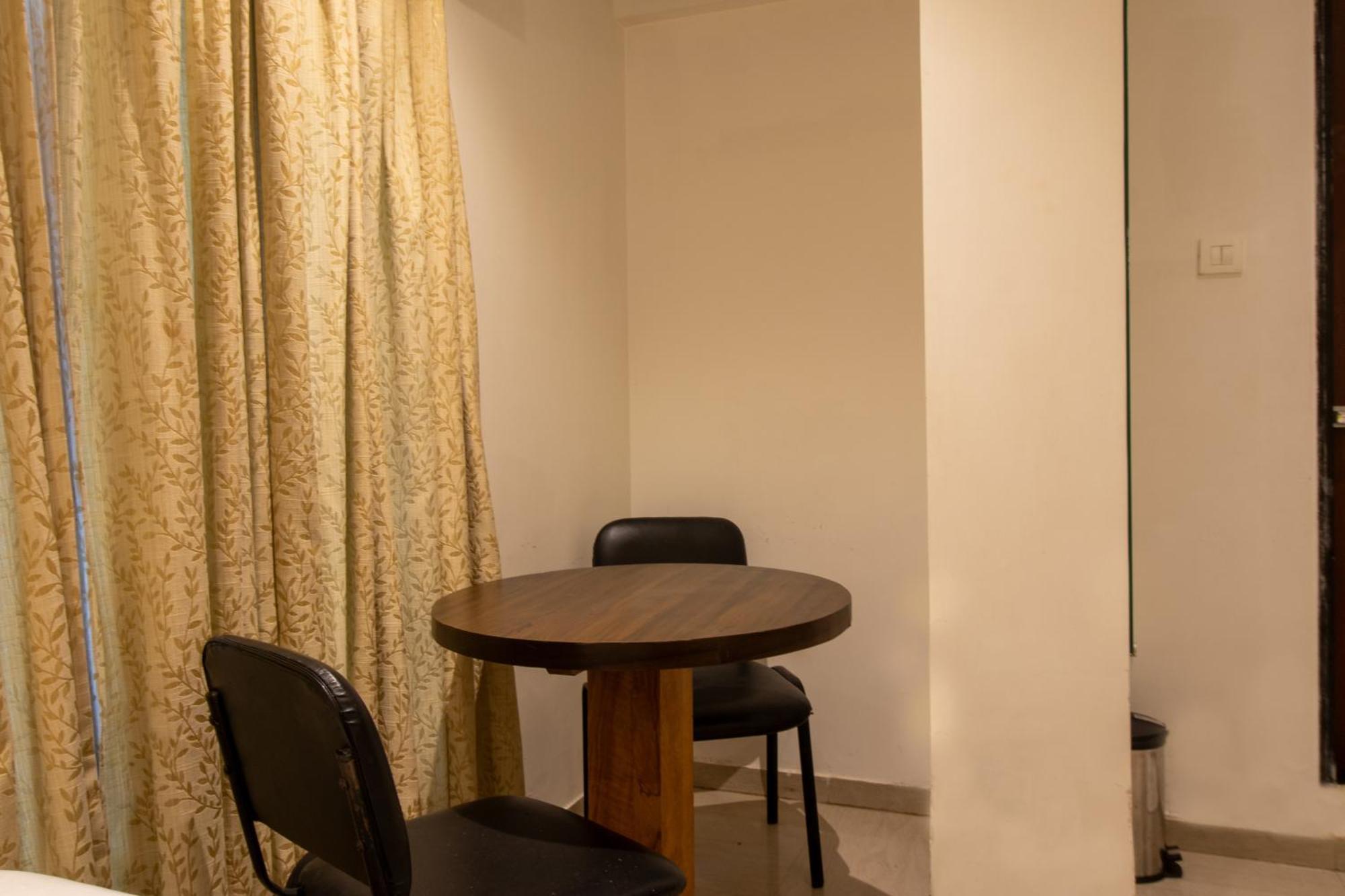 Malad Opposite Malad Railway Station 3*