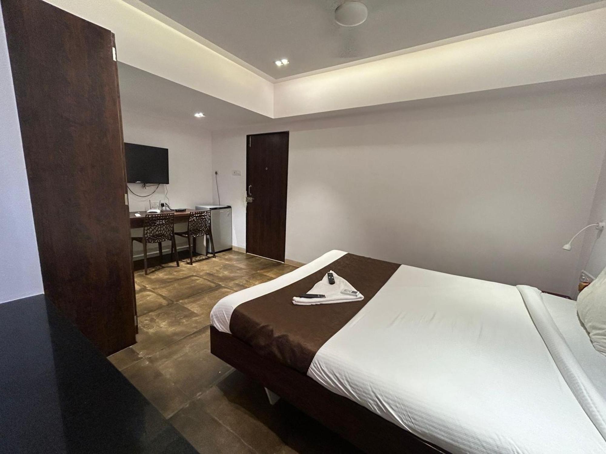 Lucky Service - Near Bkc Apartment Mumbai