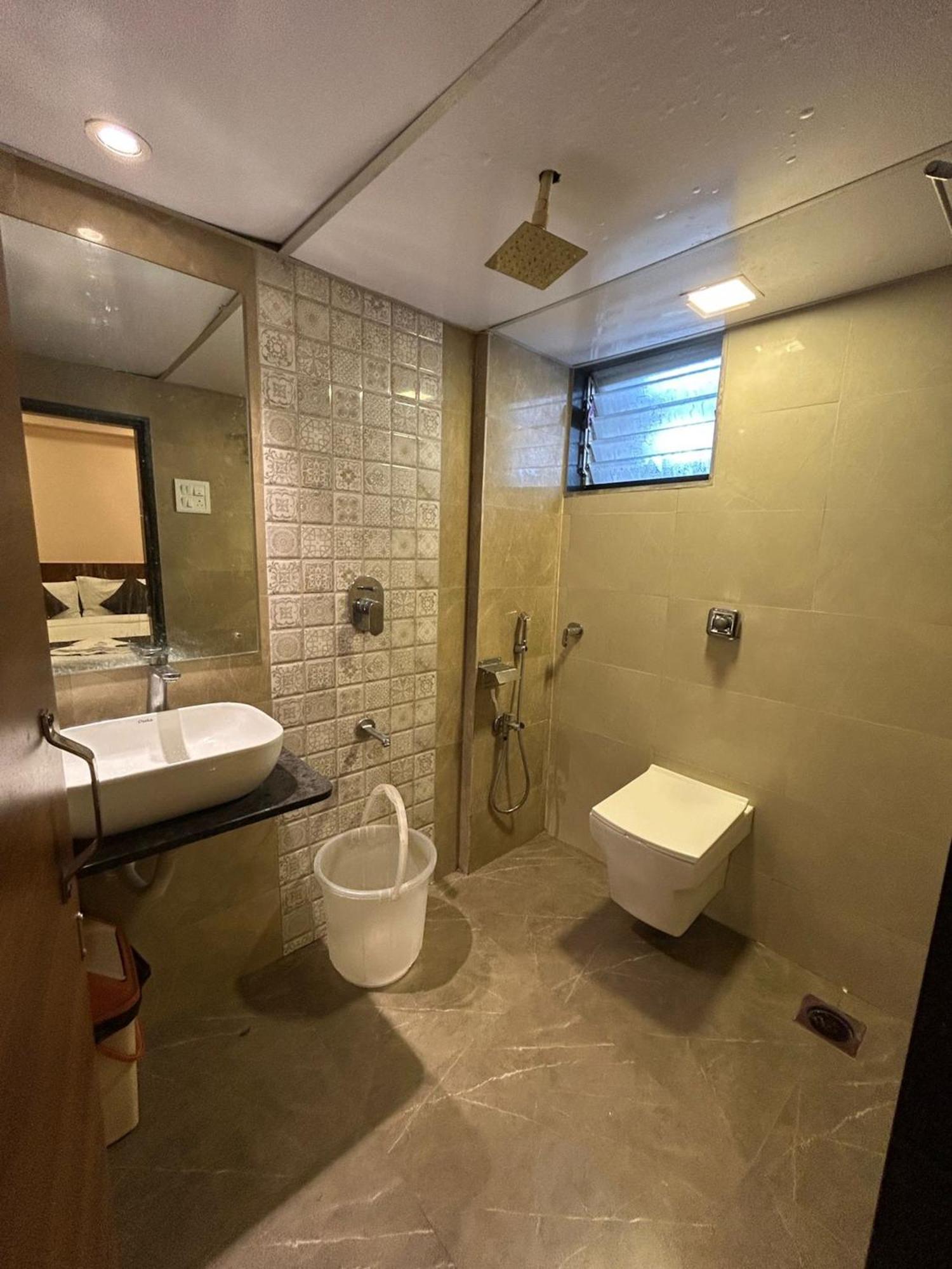 Lucky Service - Near Bkc Apartment Mumbai