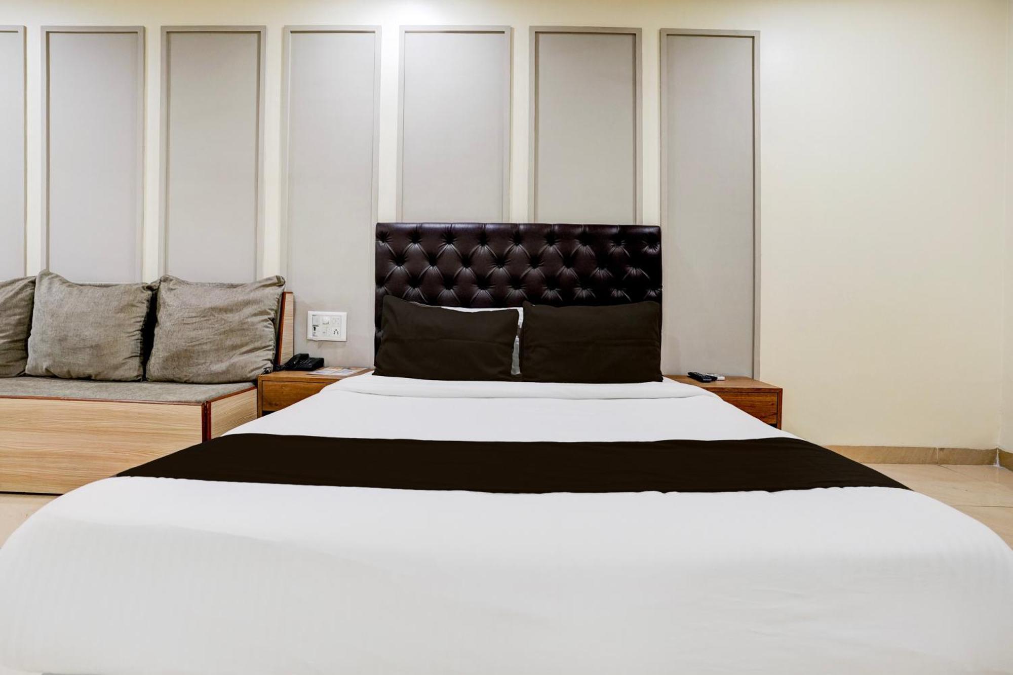 Collection O Ulife Hotel Mumbai