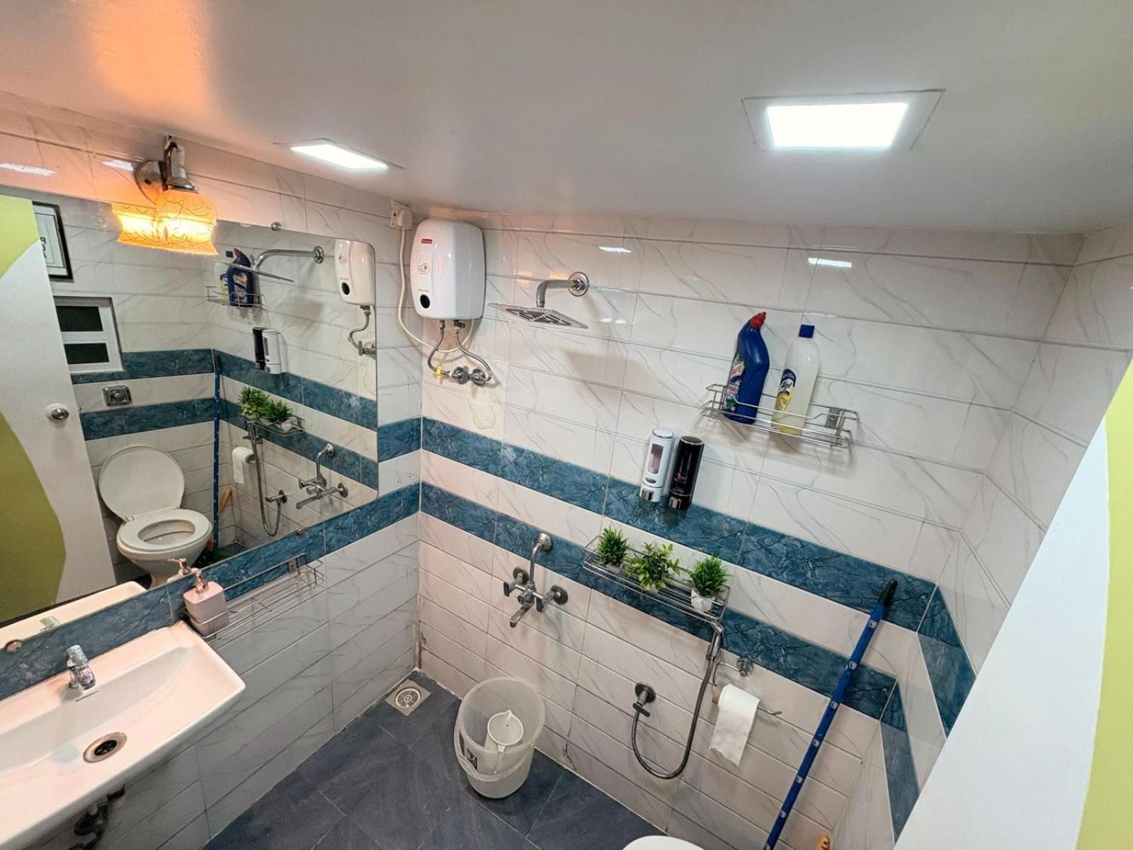 Apartment Independent 25 Corner House Bandra West *