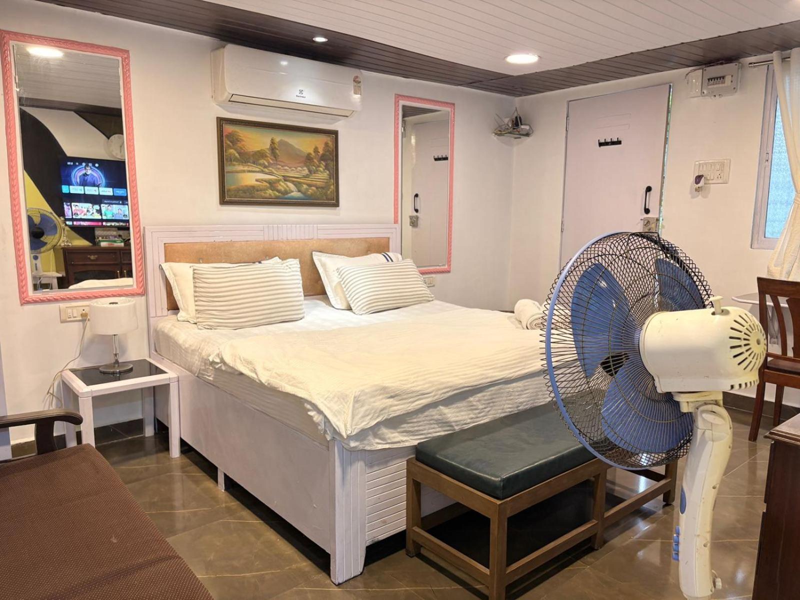 Independent 25 Corner House Bandra West Mumbai