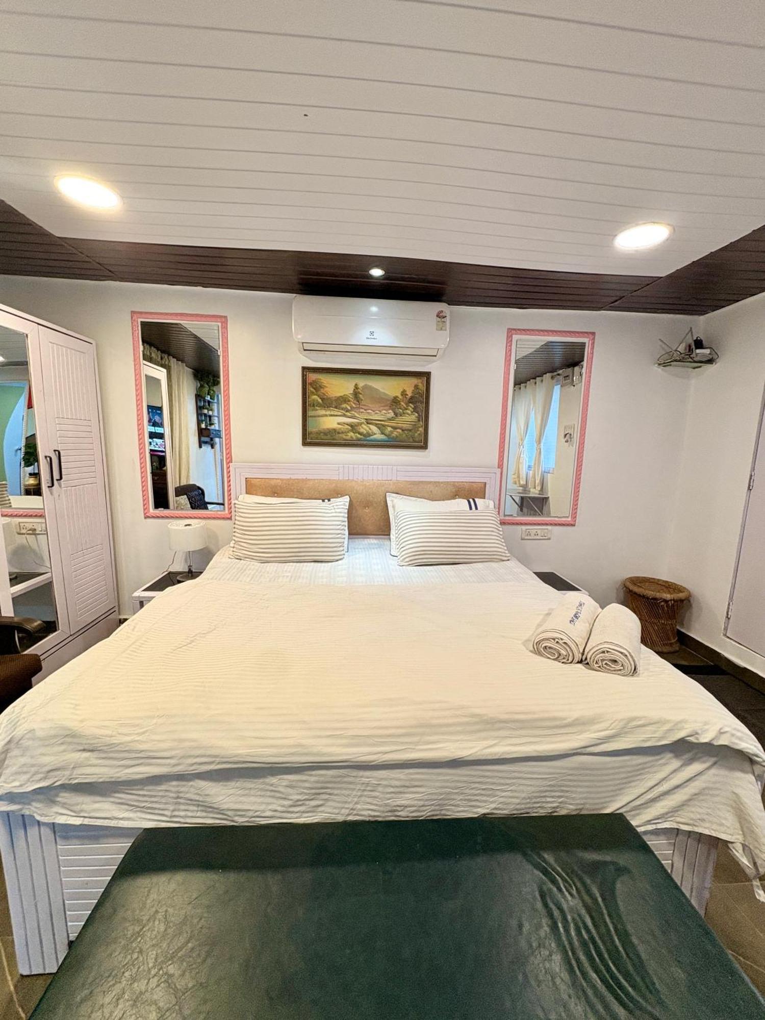 Independent 25 Corner House Bandra West *