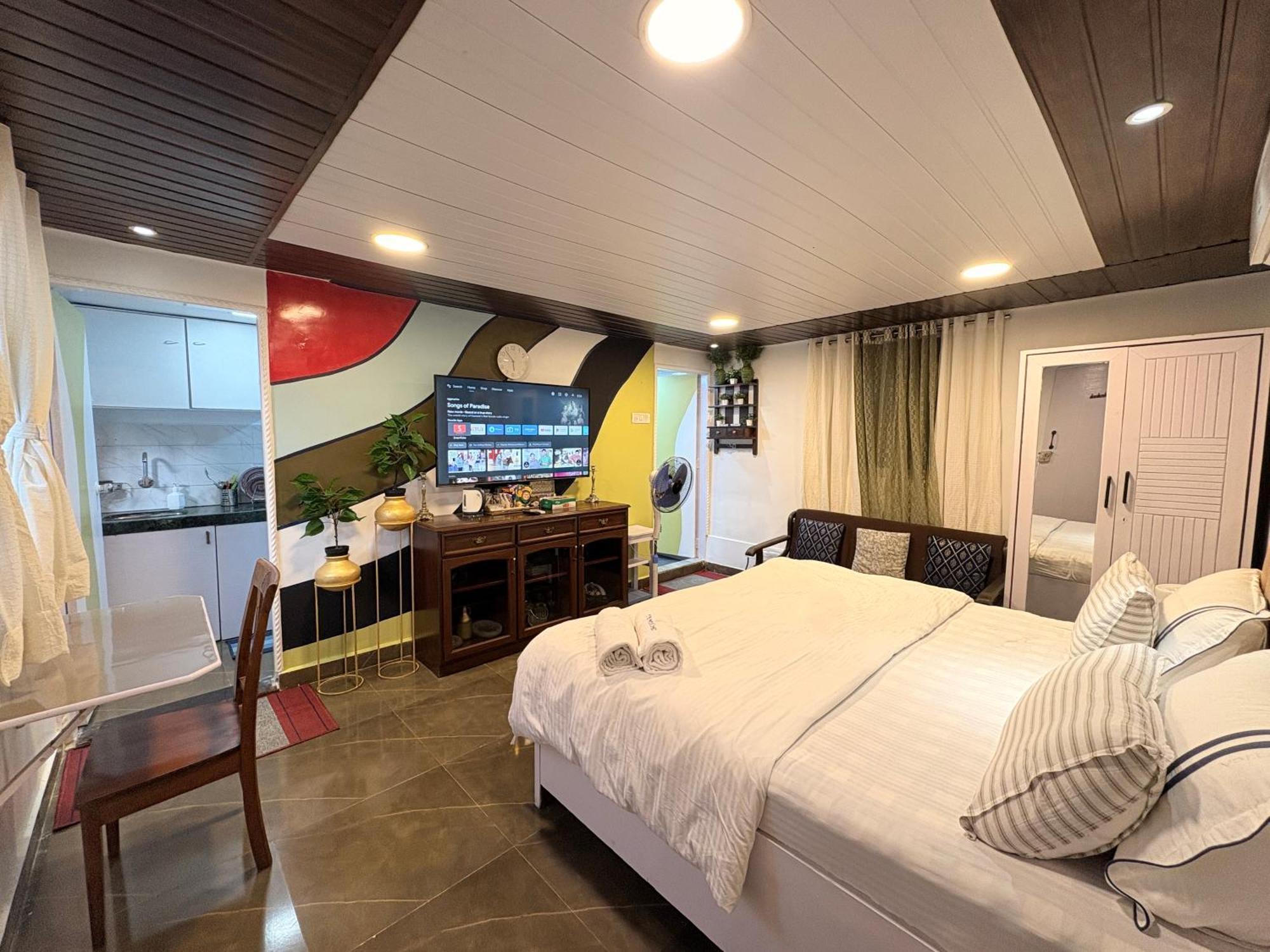 Independent 25 Corner House Bandra West * Mumbai