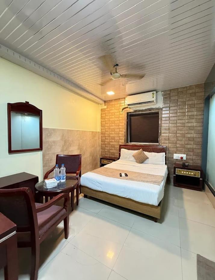 P A Residency Guest house *