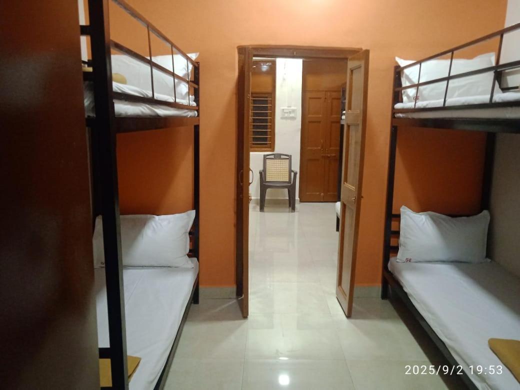 Galaxy Executive & Ac Guest house *