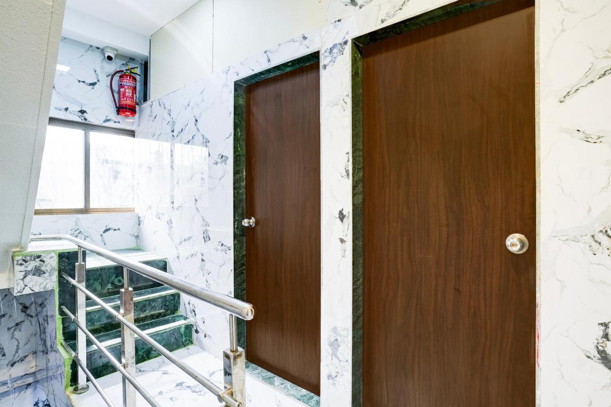 O Khar East Near Railway Station 3* Mumbai