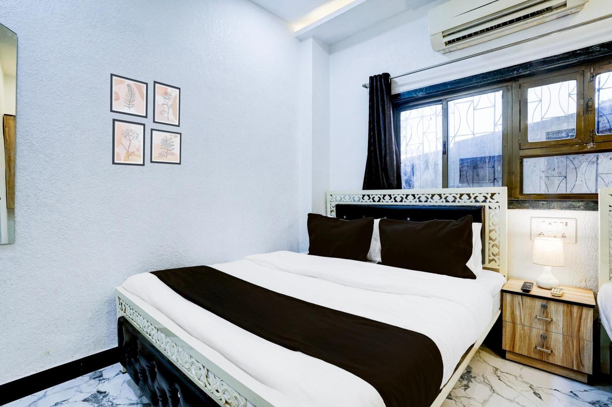 O Khar East Near Railway Station 3*
