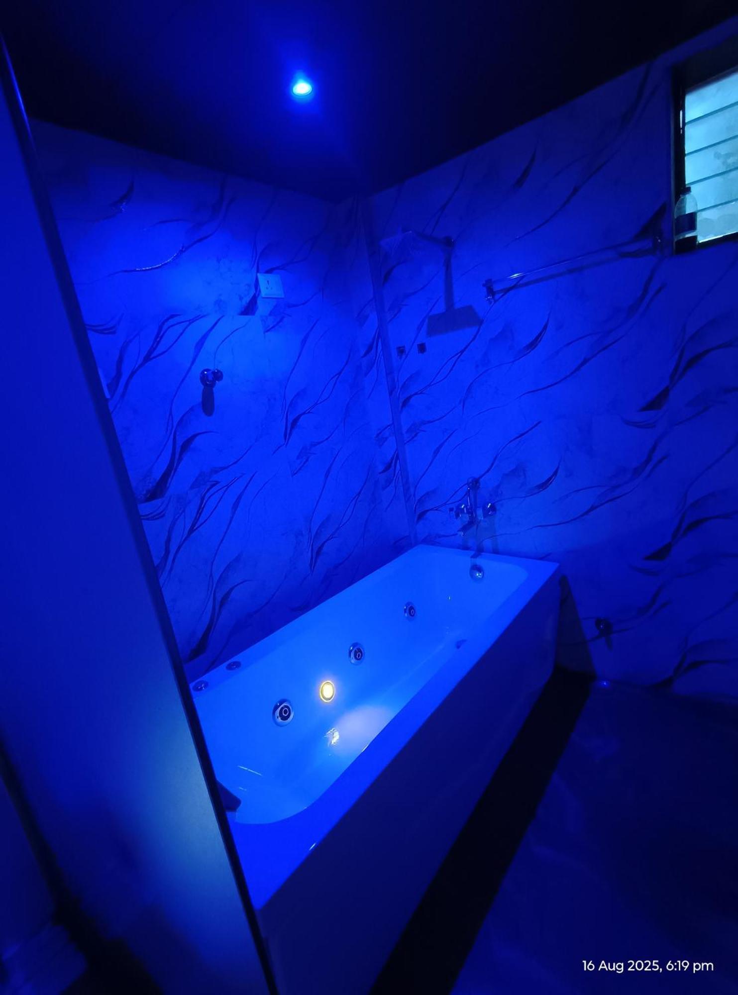 Royal And In Asalpha Hostel *