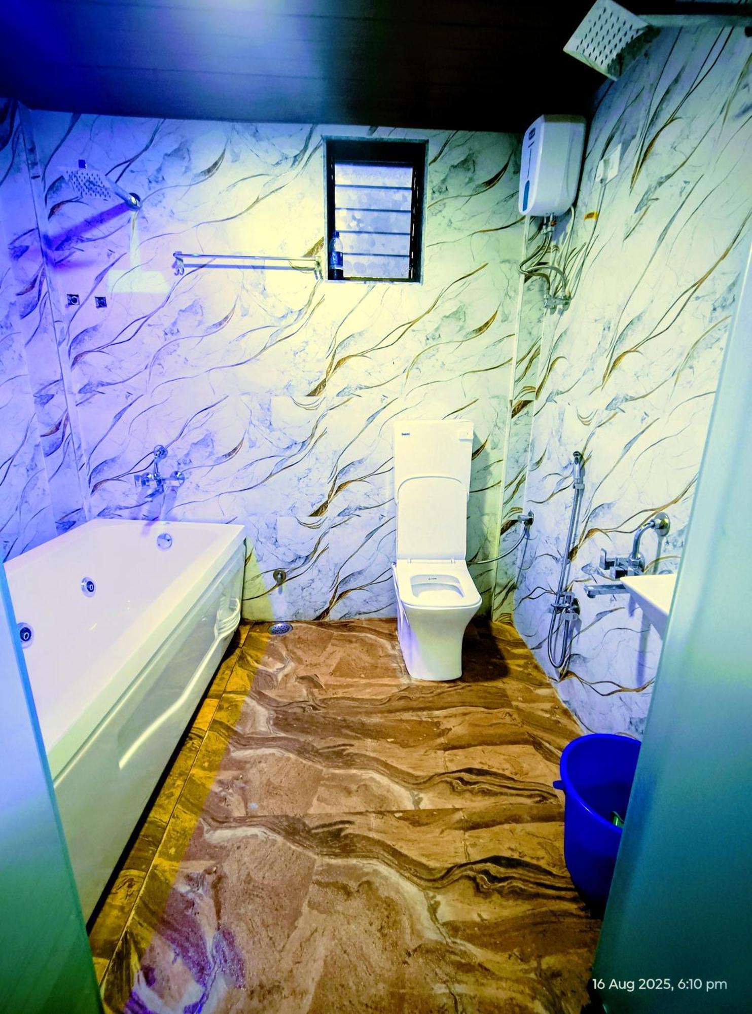 Royal And In Asalpha * Mumbai