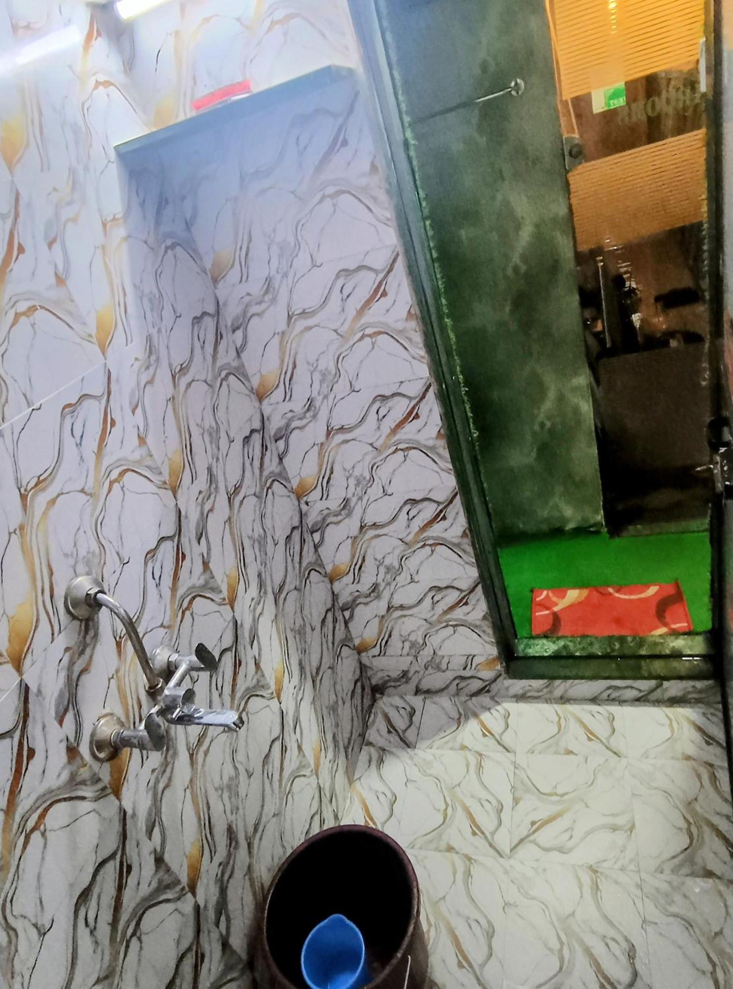 Royal And In Asalpha Hostel Mumbai