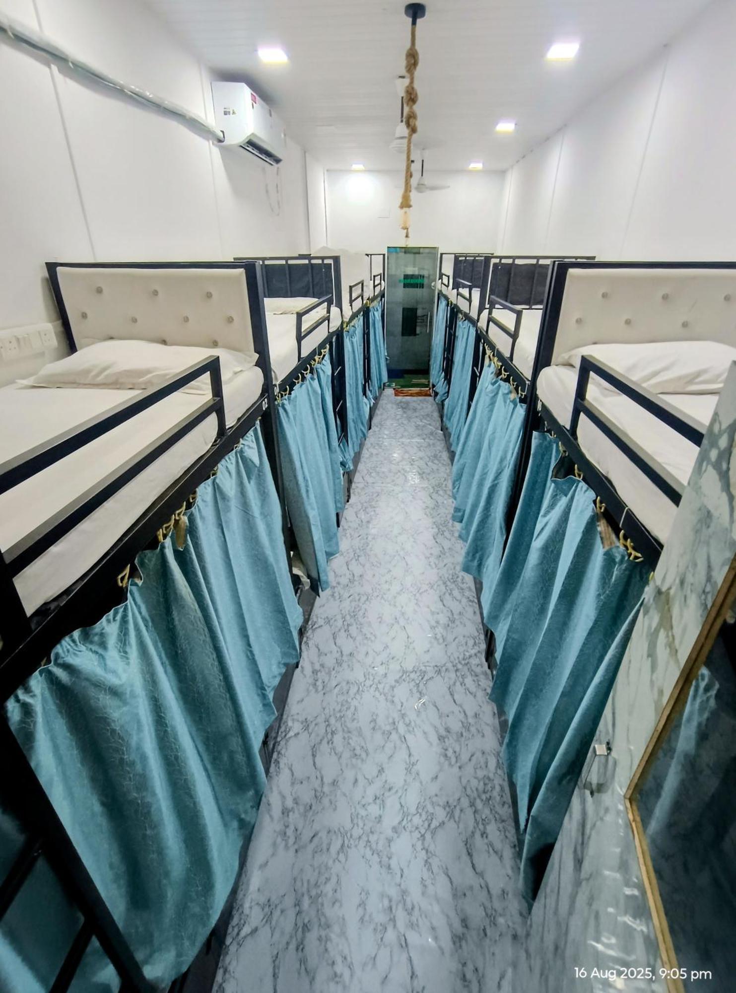 Hostel Royal And In Asalpha *