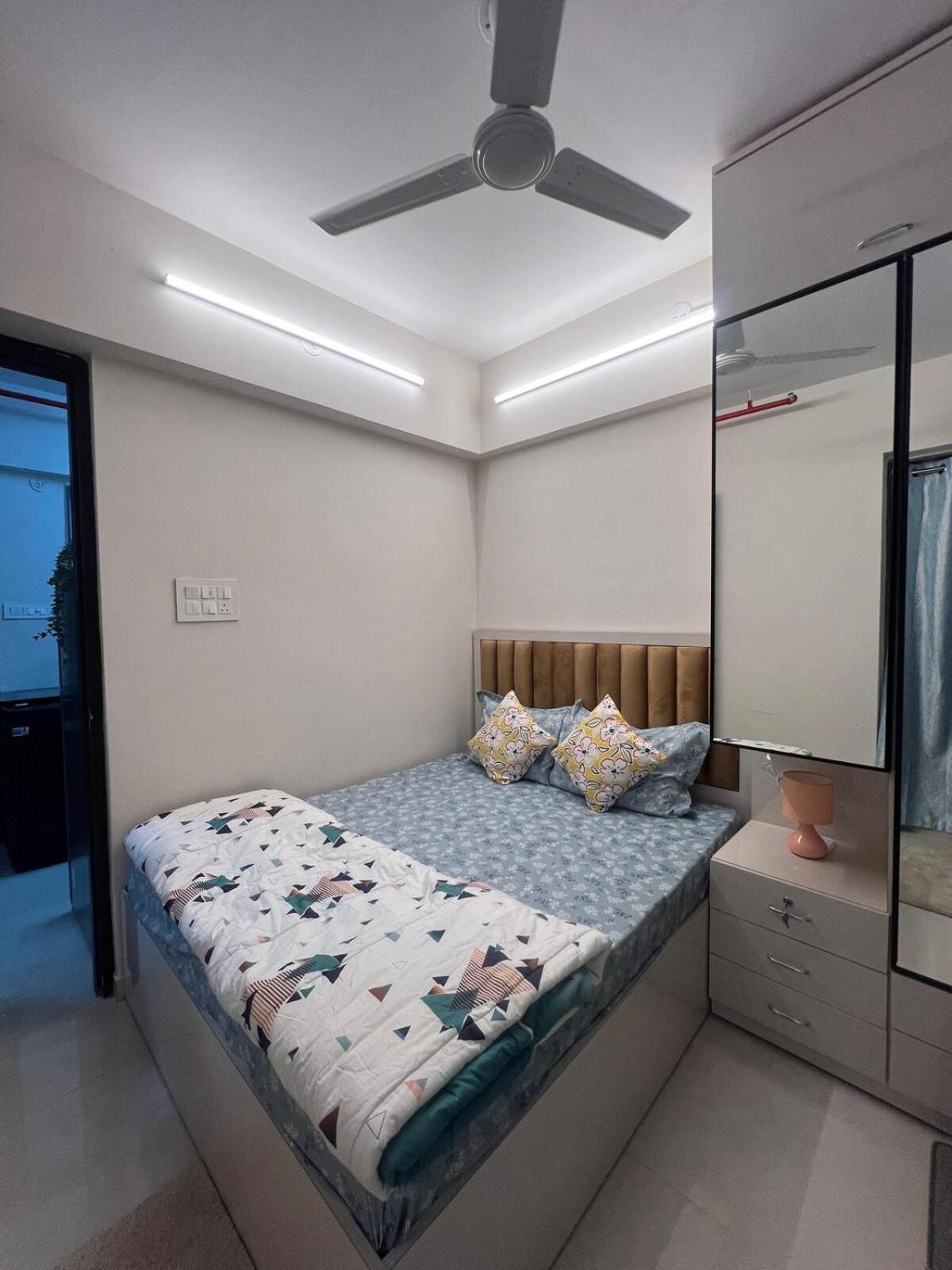 The Seaside Heights L Seaview In Versova Apartment *