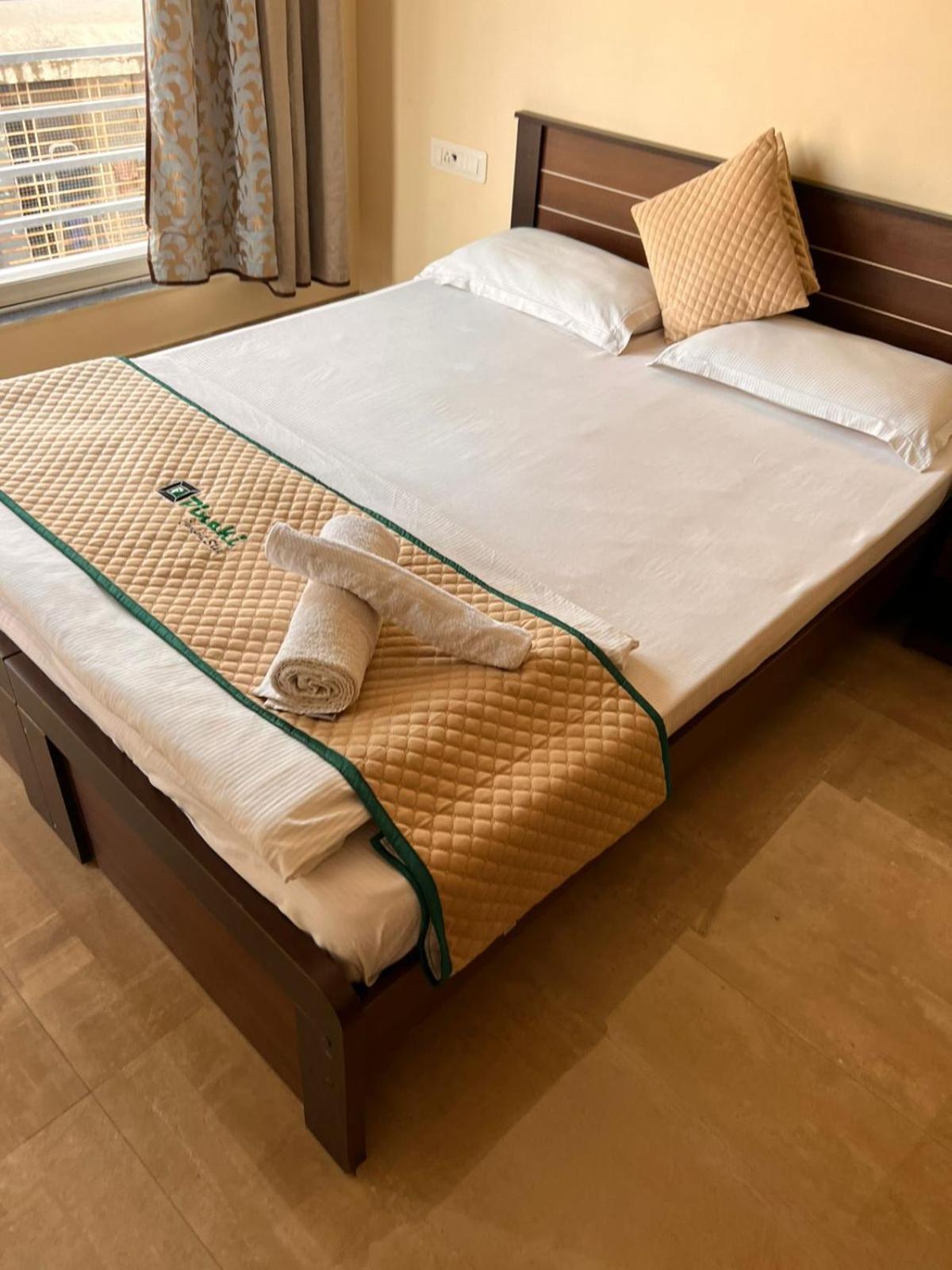 Hotel Pinaki Comfort Malad - Near Nesco & Oberoi Mall Mumbai