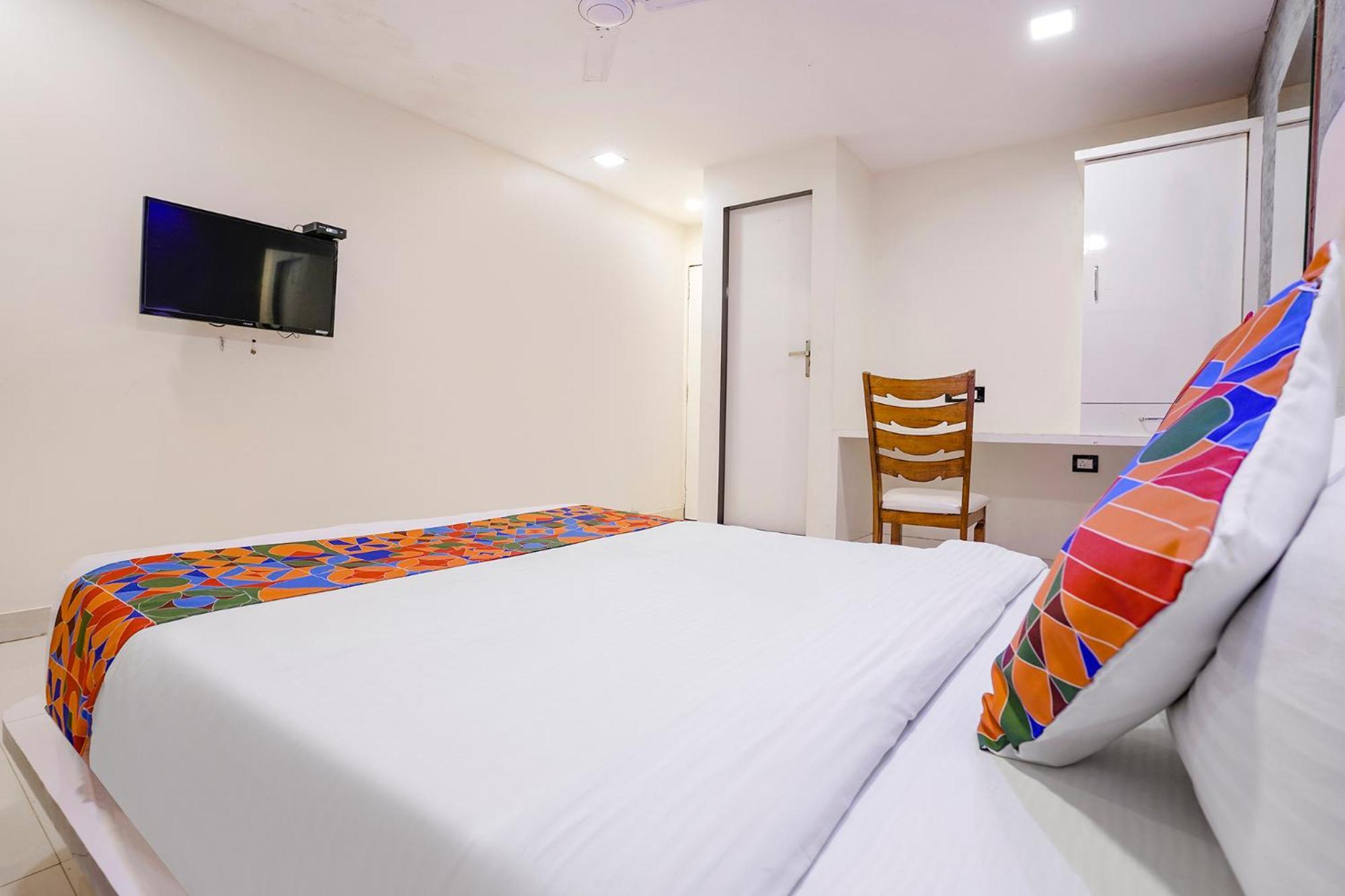 Hotel Fabhotel Golden Star