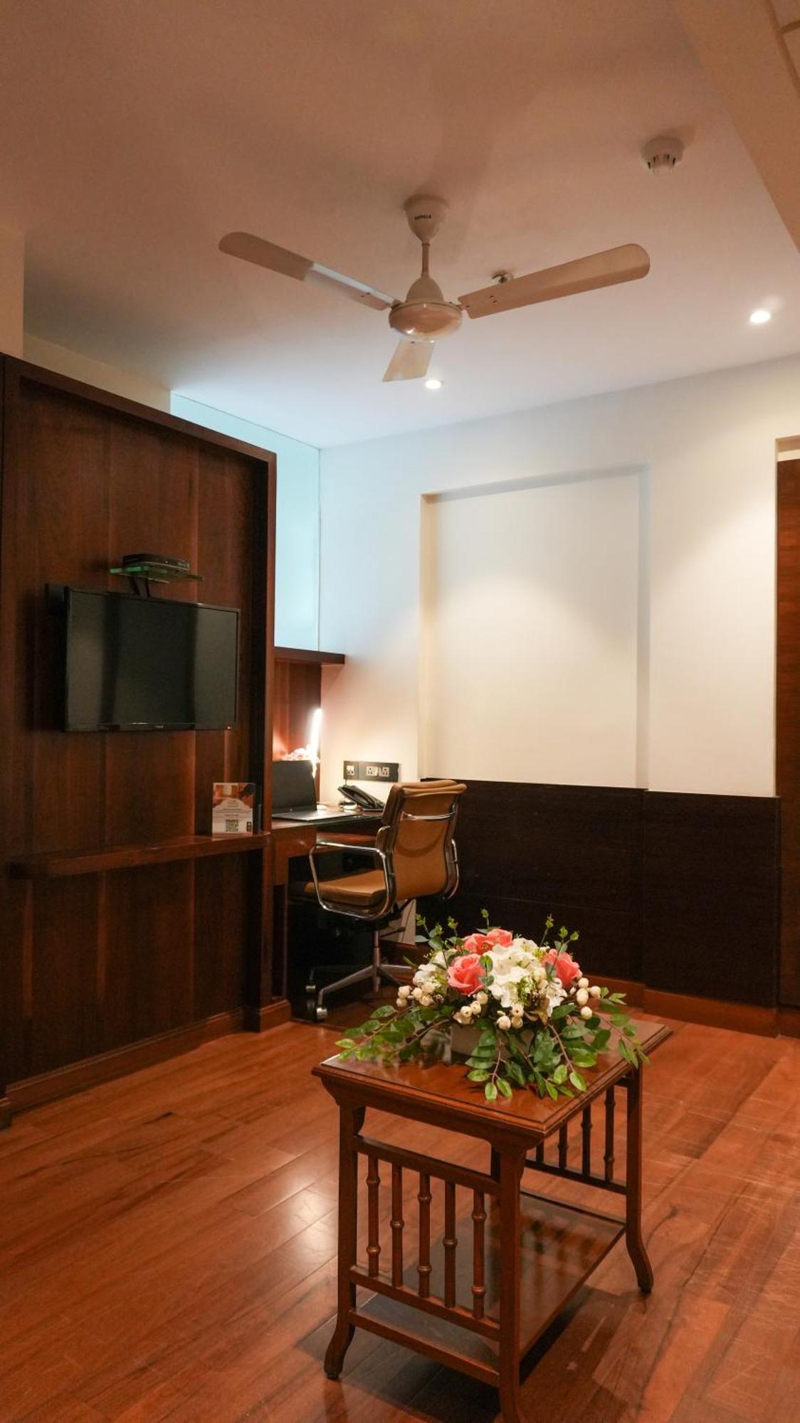 Hotel Club Emerald 3*