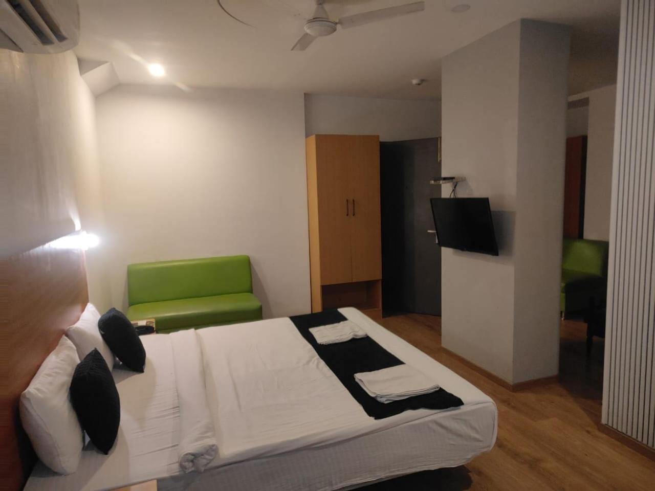 The Unicontinental Hotel 3*