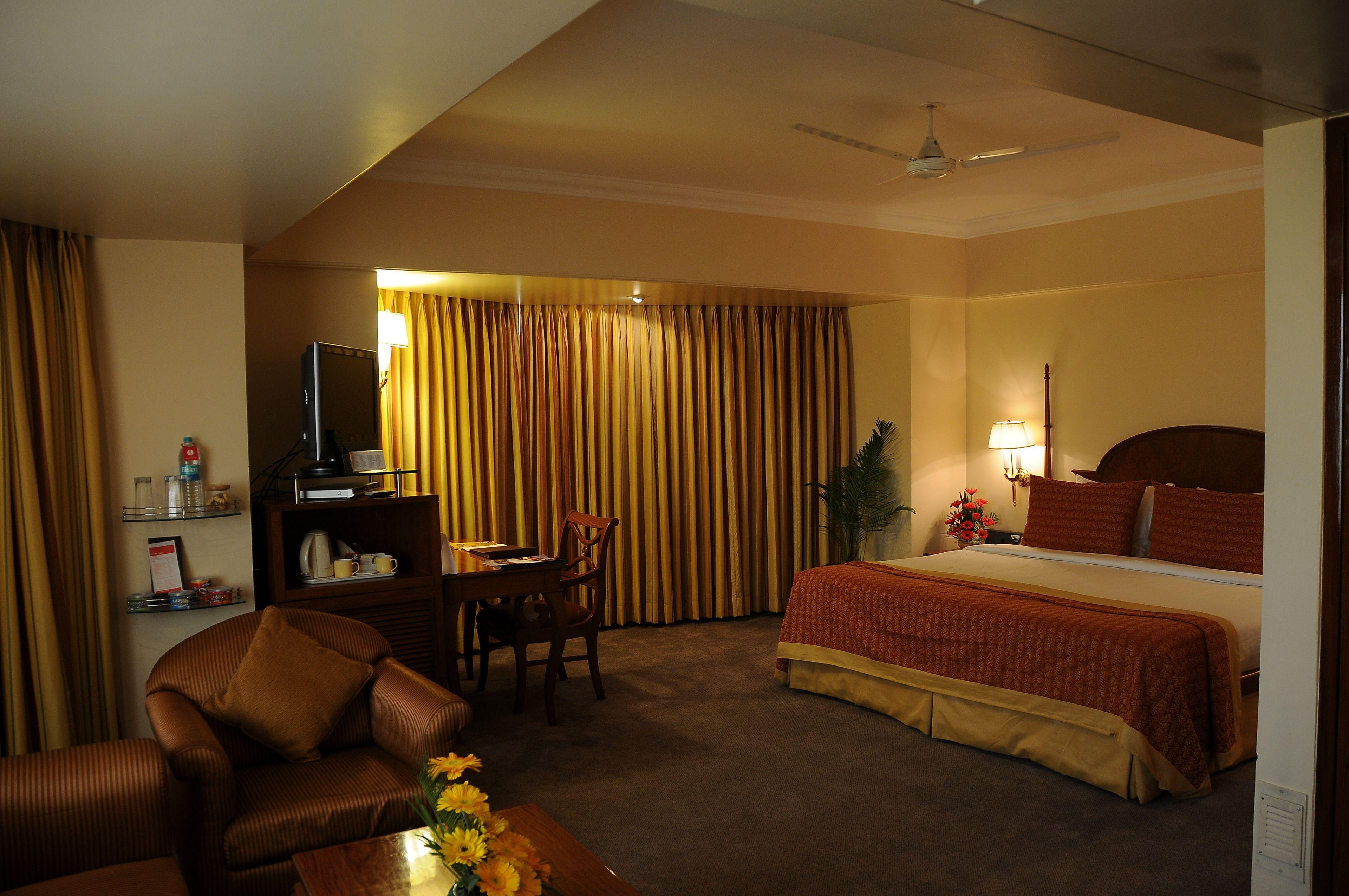 Ramada Plaza By Wyndham Palm Grove Hotel 5*
