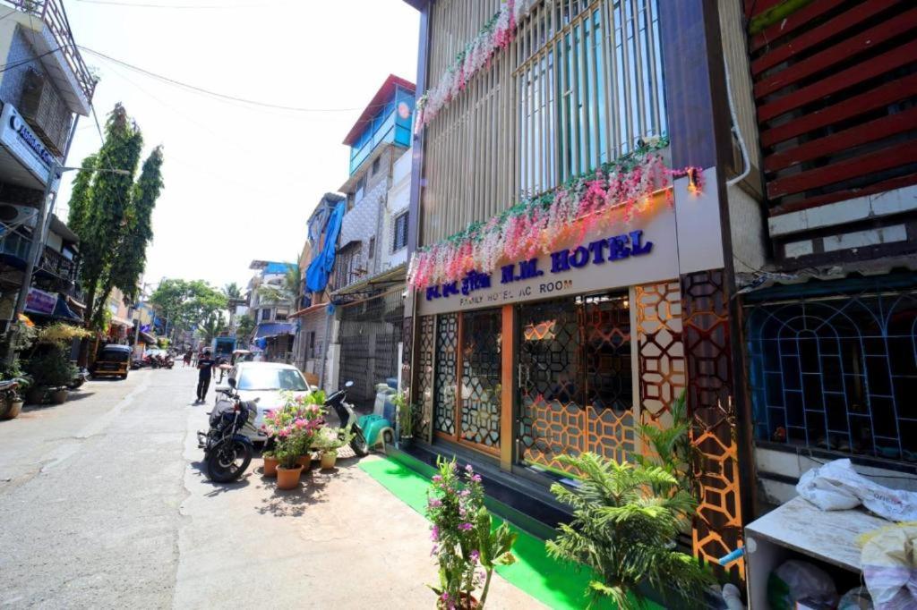 N M Nr Kokilaben Hospital *