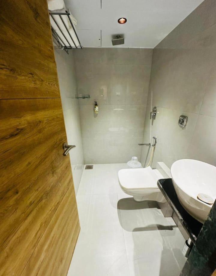 Double Crown Airport T2 Hotel Mumbai