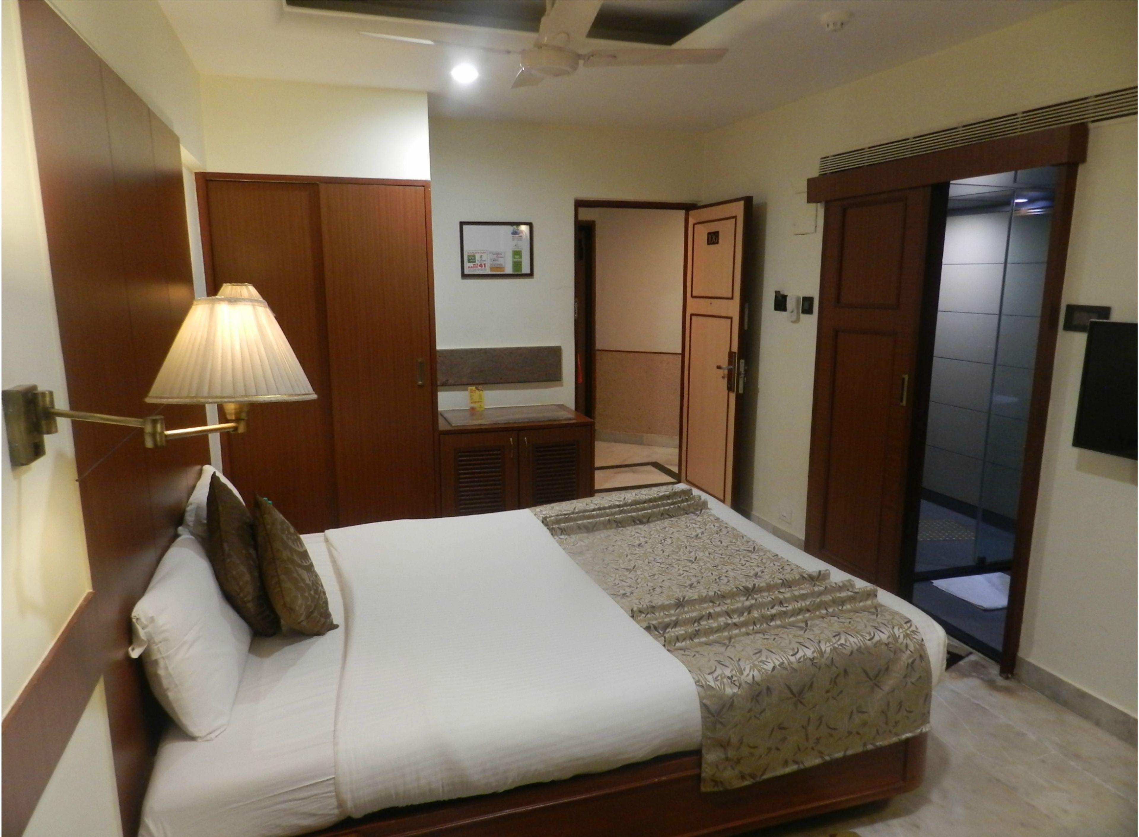 Hotel Regenta Place The Emerald 4*